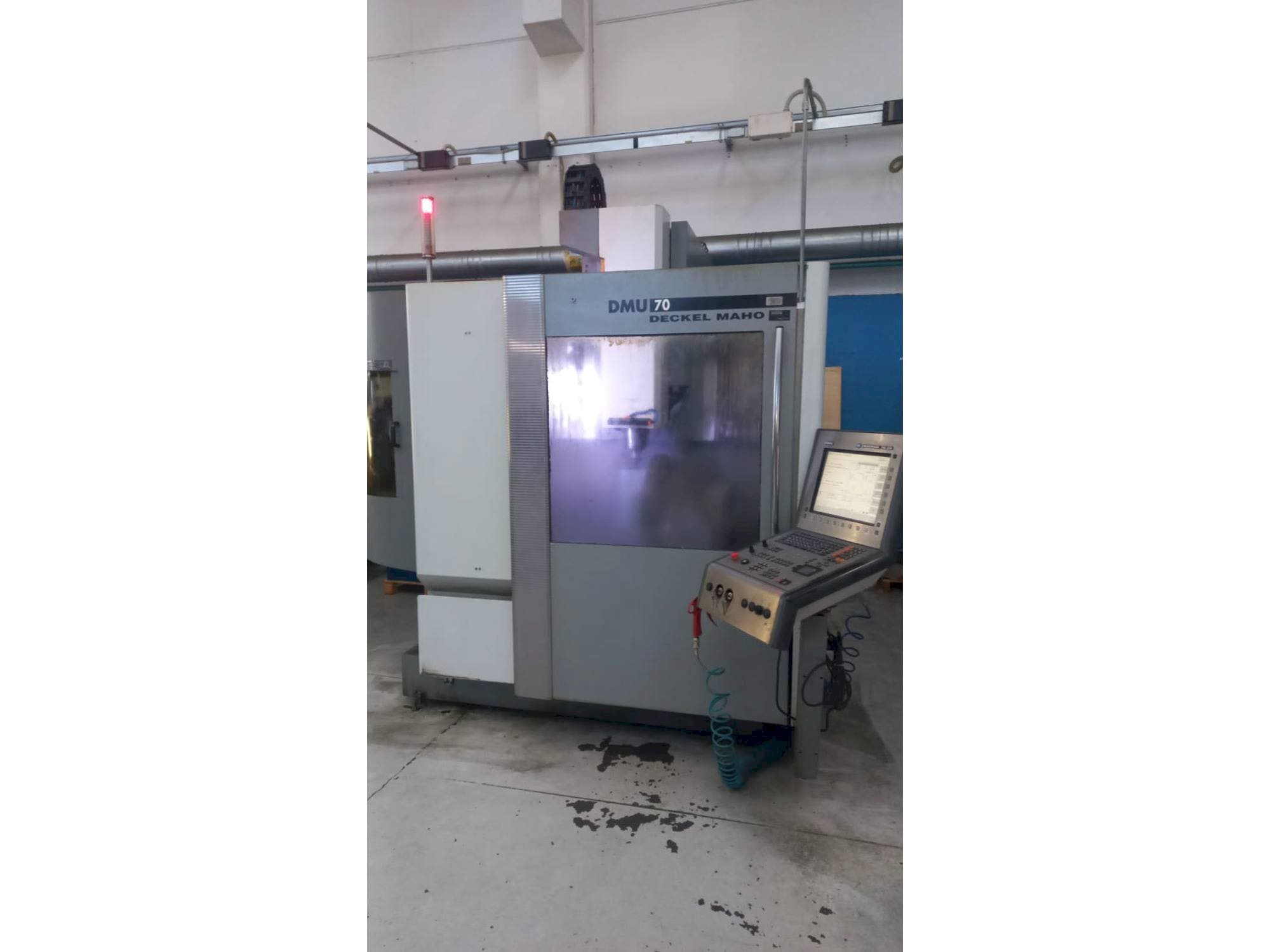 Prikaz stroja DMG sprijeda