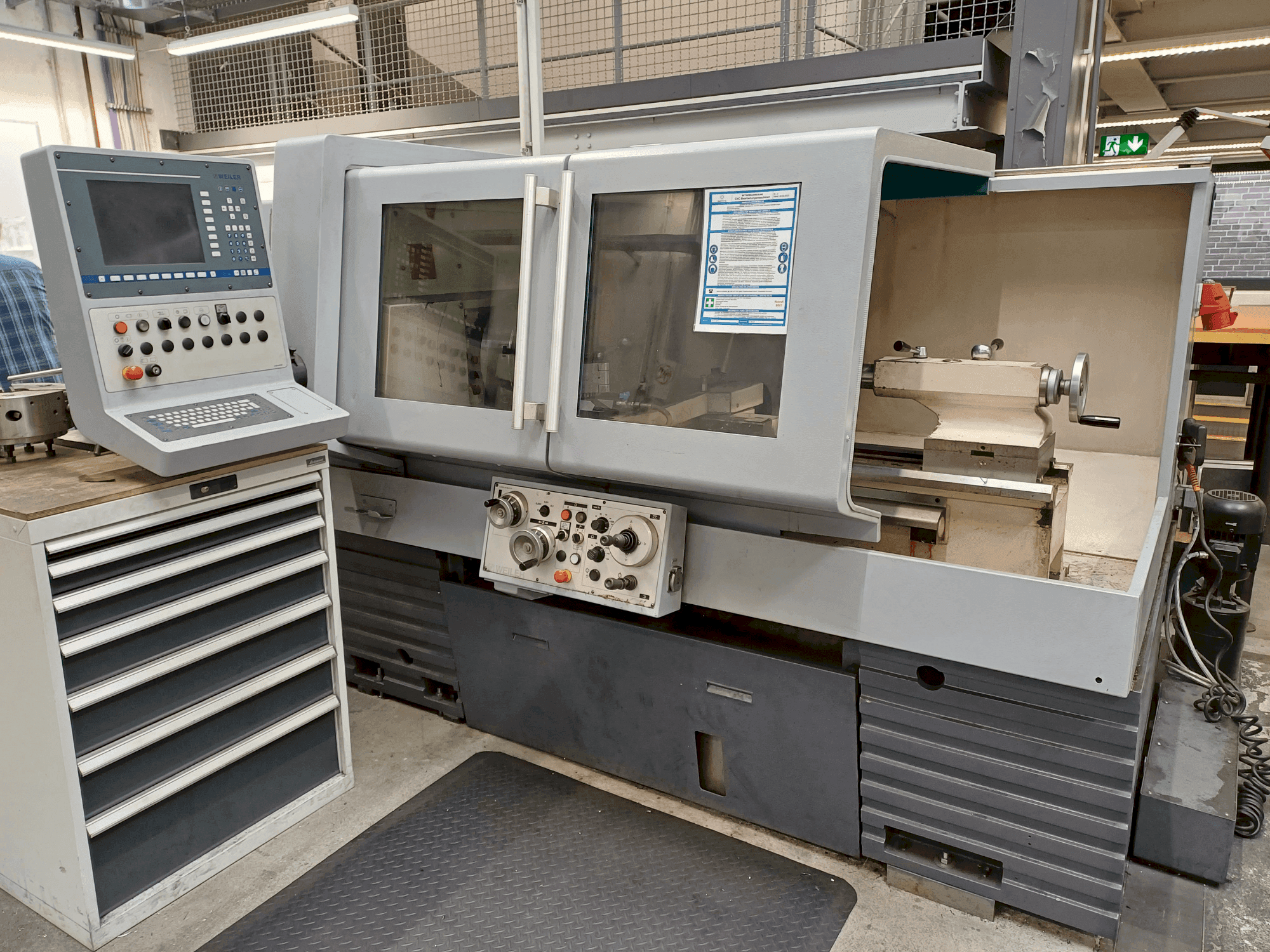 Prikaz  stroja Weiler E40  sprijeda