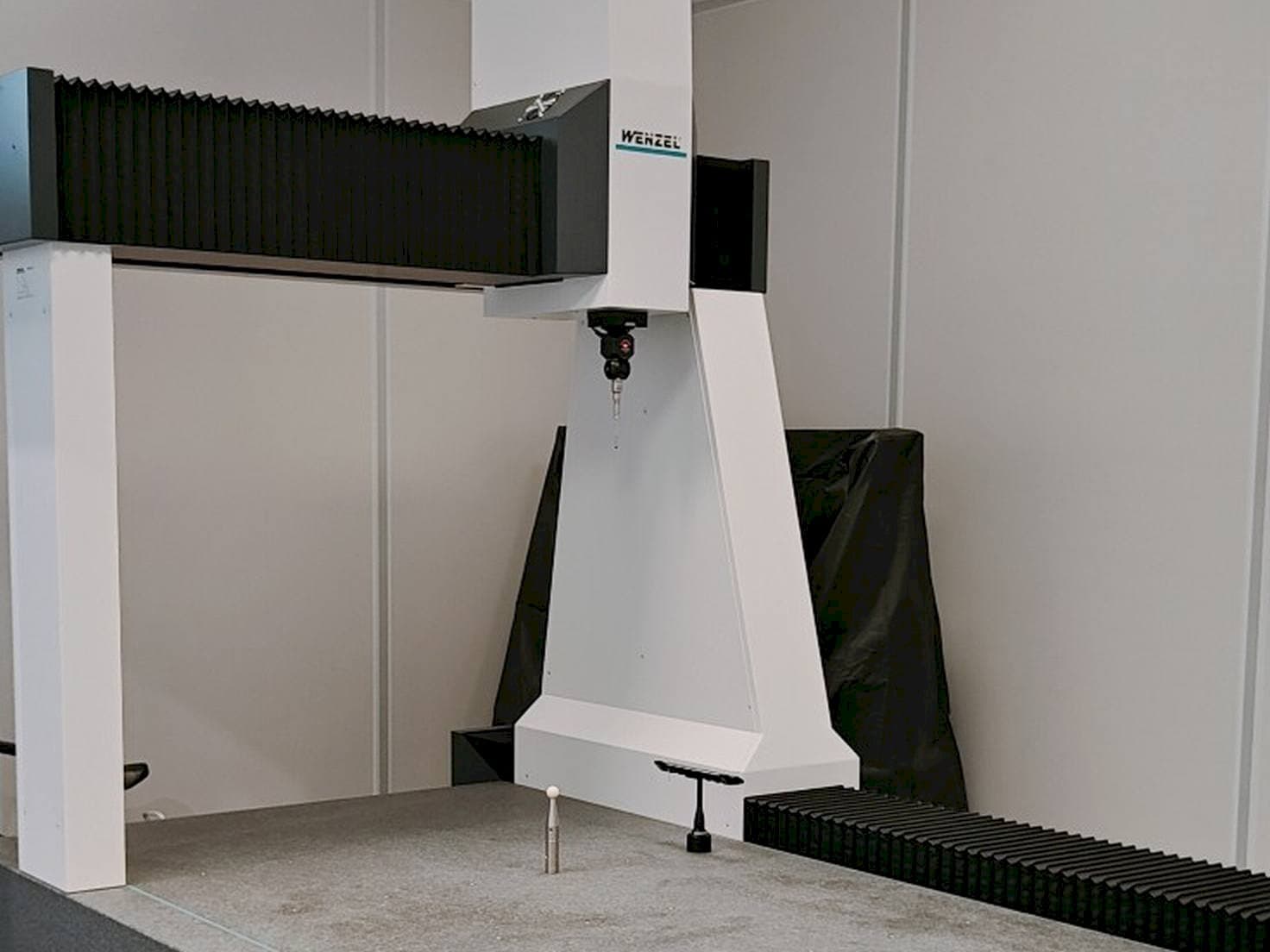 Prikaz  stroja Wenzel LH 1010  sprijeda