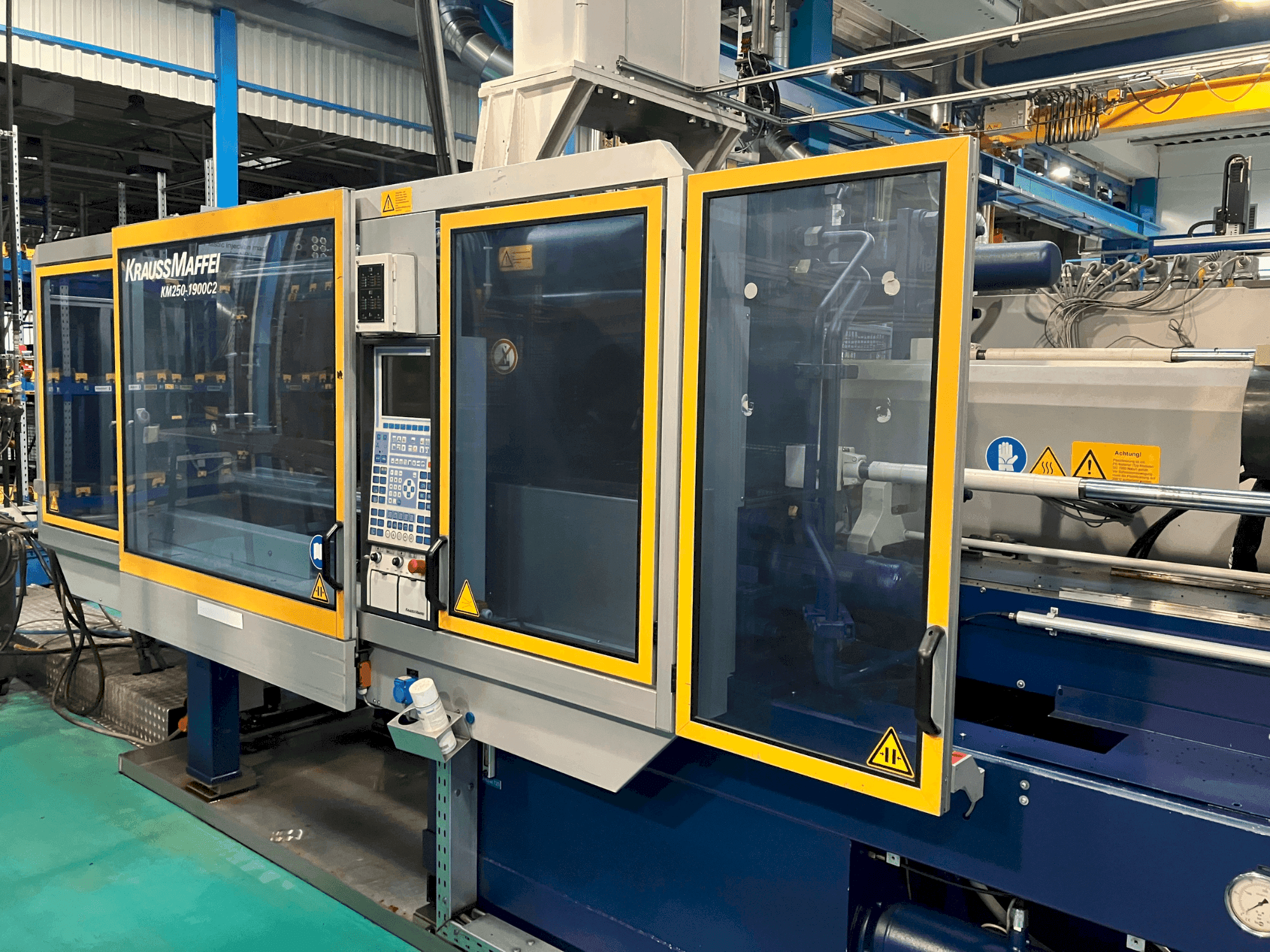 Prikaz  stroja Krauss Maffei 250-1900 C2 (2005)  sprijeda