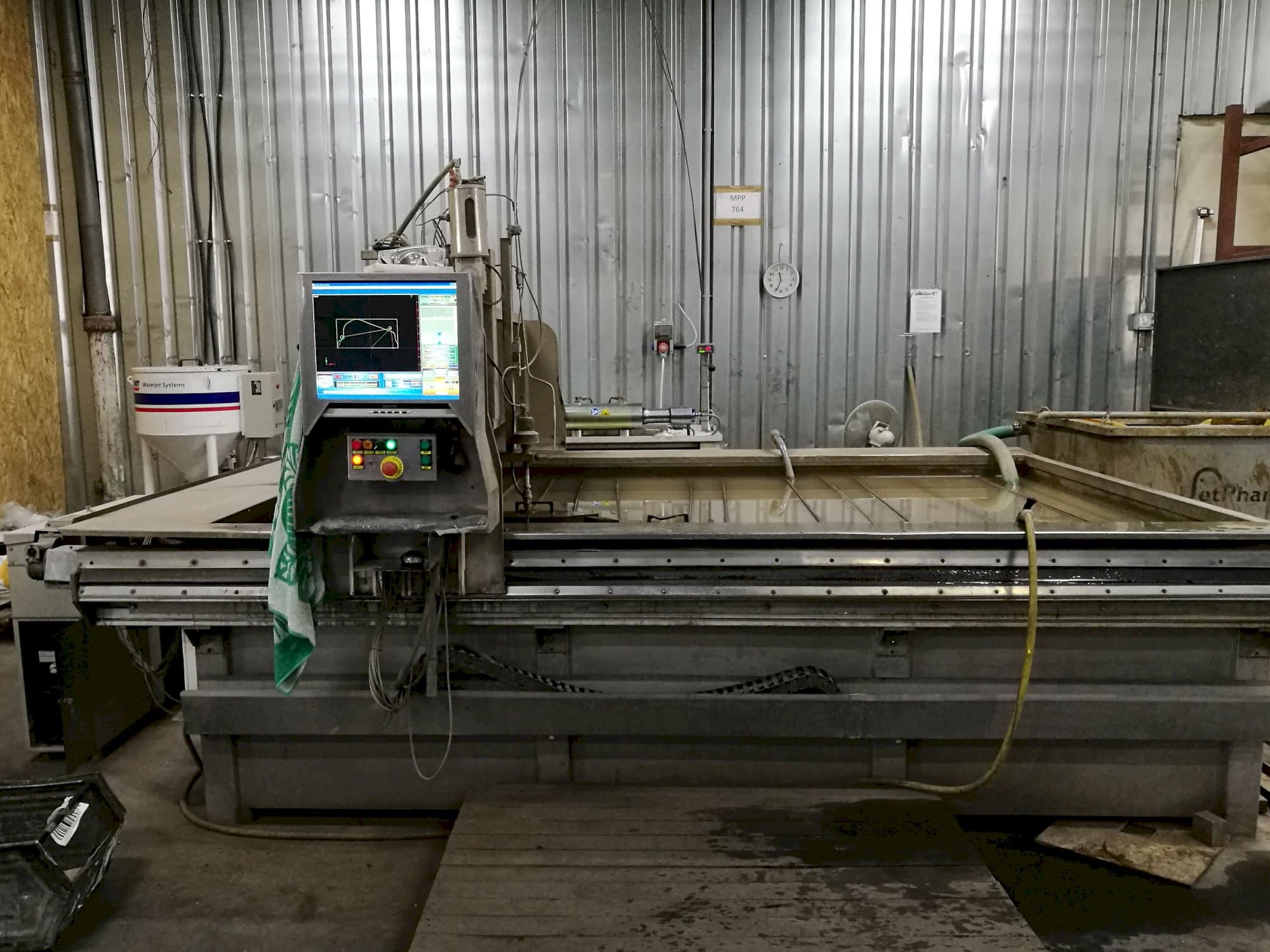 Prikaz  stroja KMT SLV 50 CLSC sprijeda