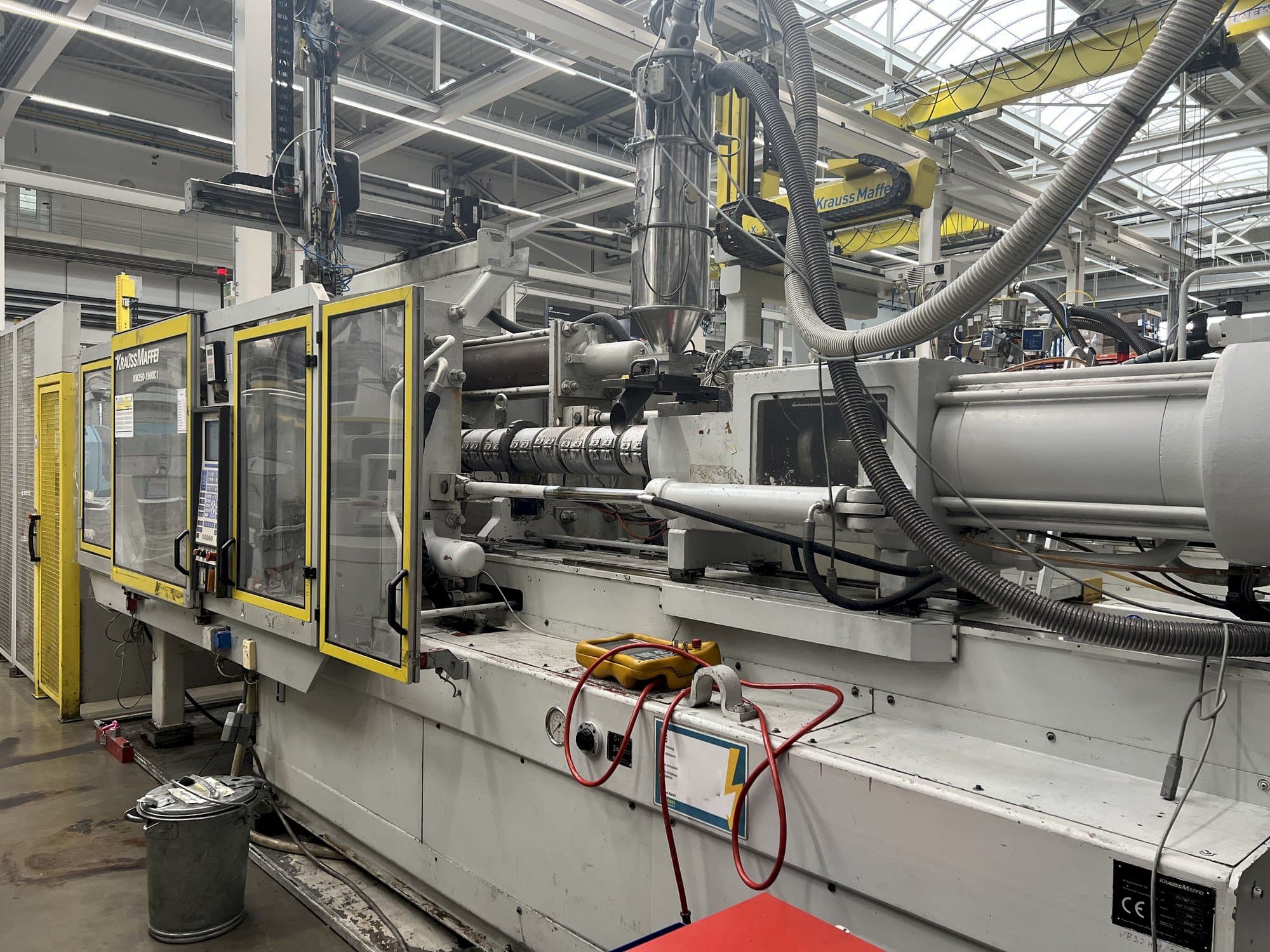 Prikaz  stroja Krauss Maffei KM 250  sprijeda