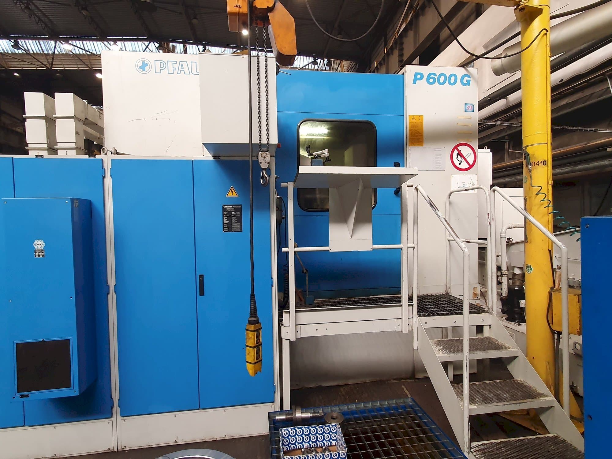 Prikaz  stroja Gleason PFAUTER P 600G  sprijeda