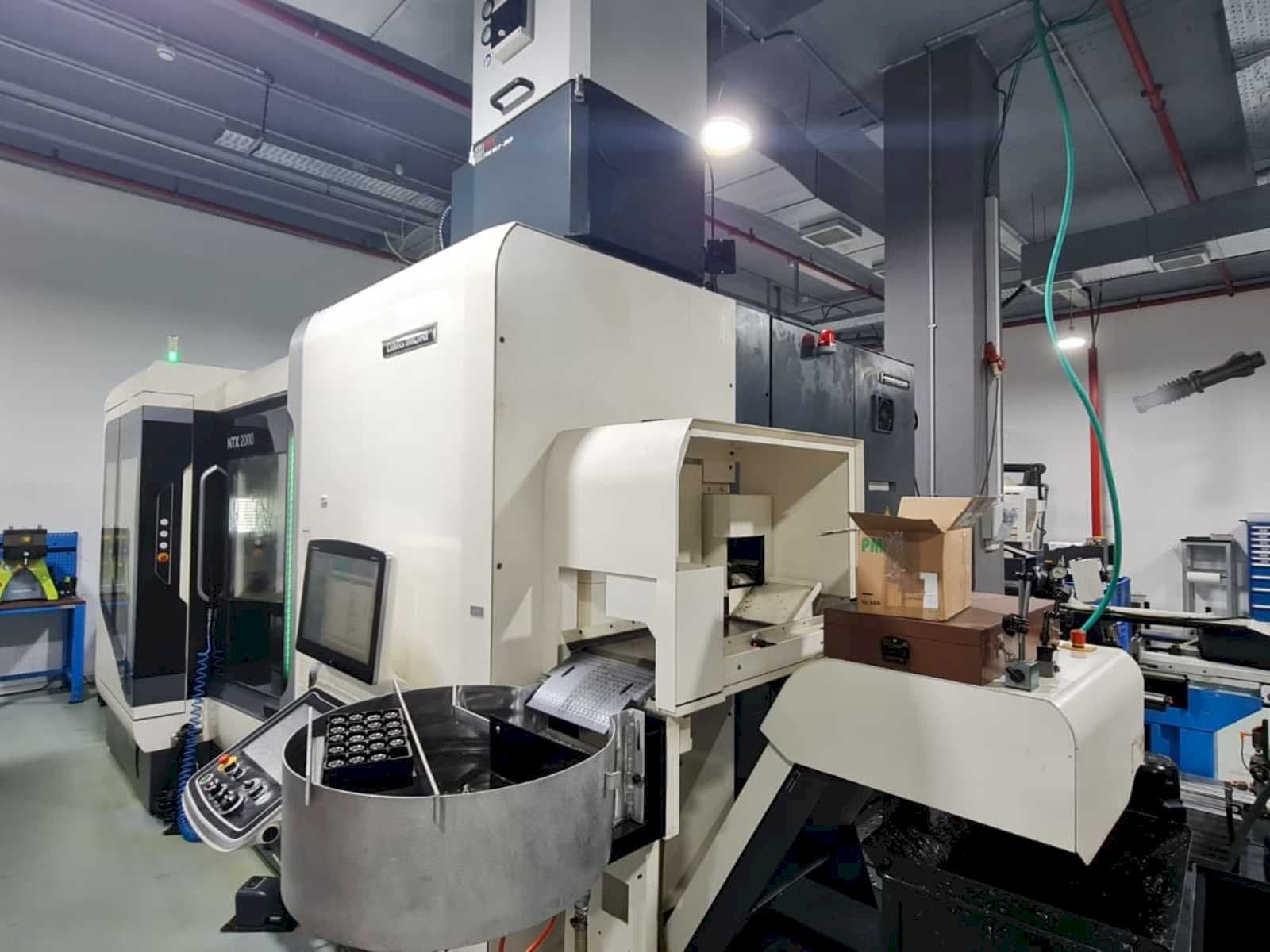 Prikaz desne strane  stroja DMG MORI NTX2000/1500SZ