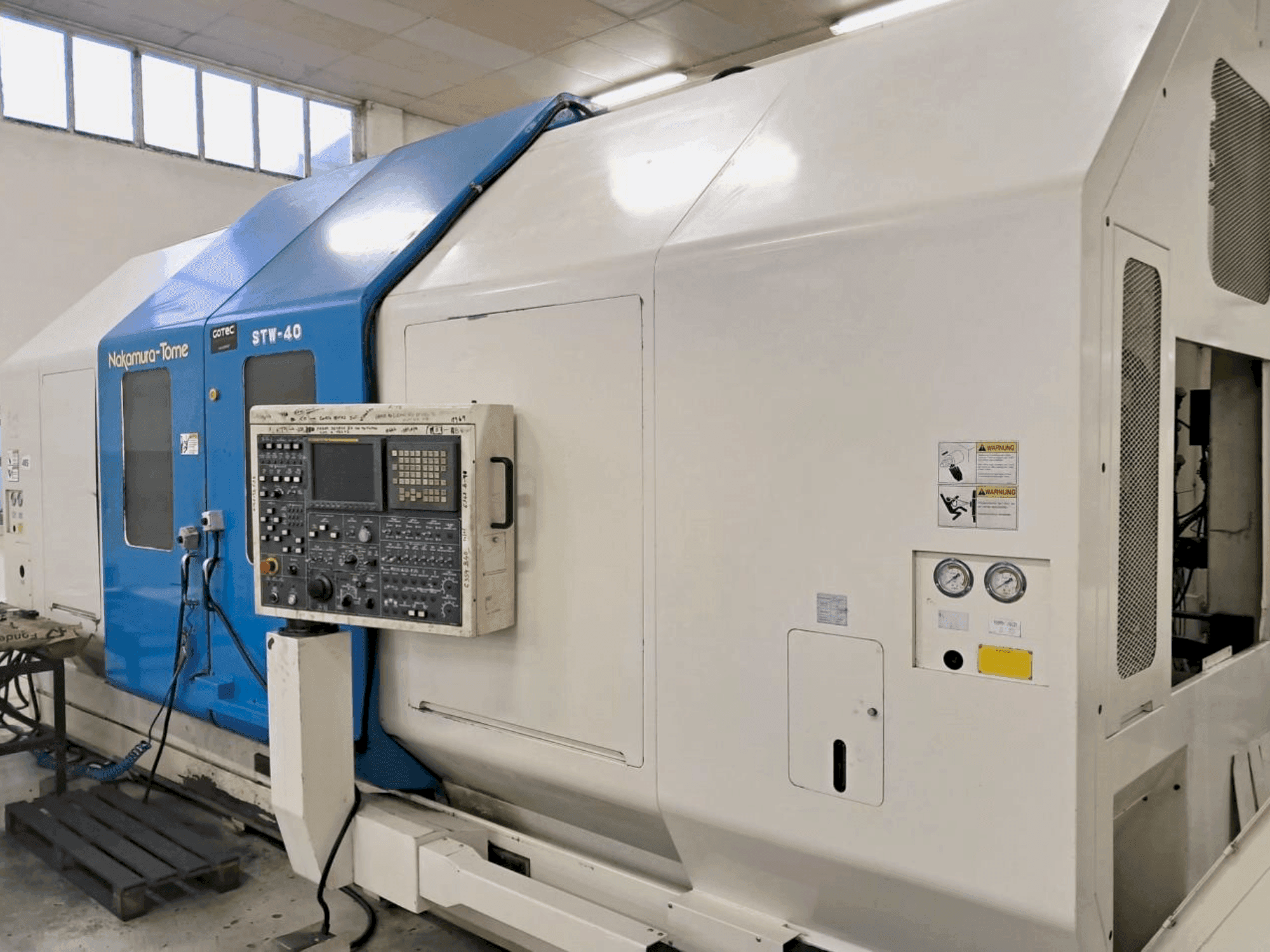 Prikaz  stroja NAKAMURA-TOME STW-40  sprijeda