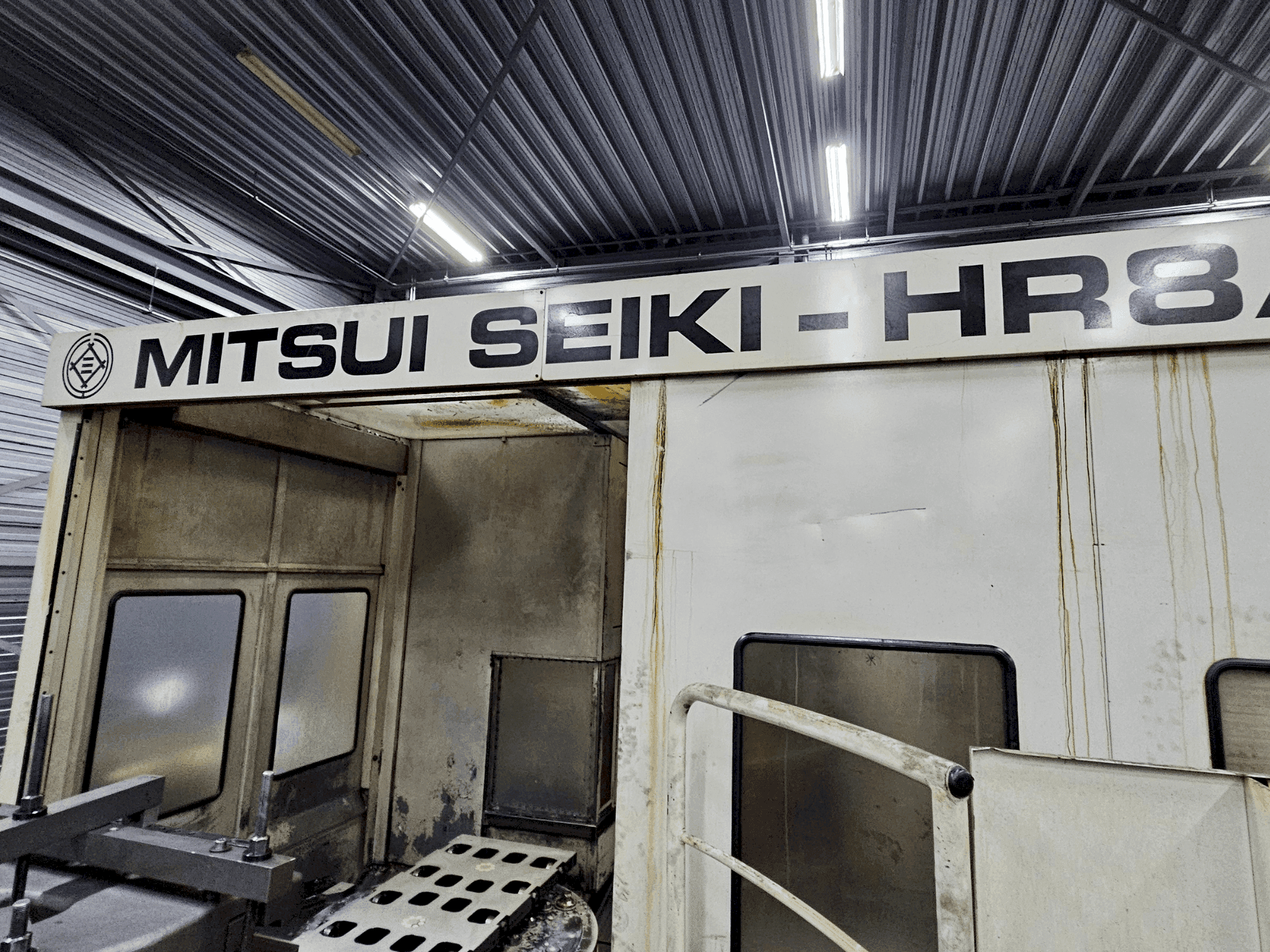 Prikaz  stroja Mitsui Seiki HR8A  sprijeda