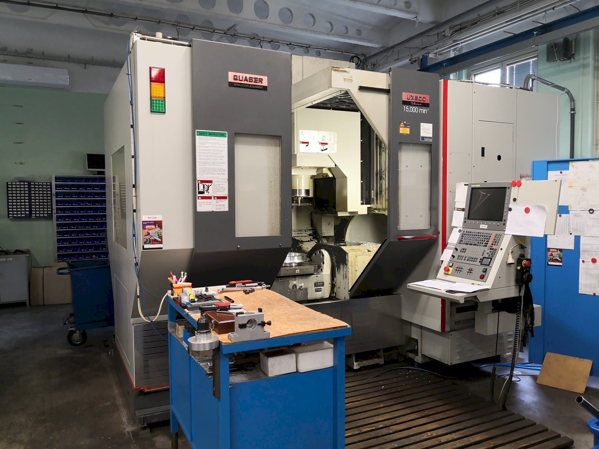 Prikaz  stroja Quaser UX-600  sprijeda