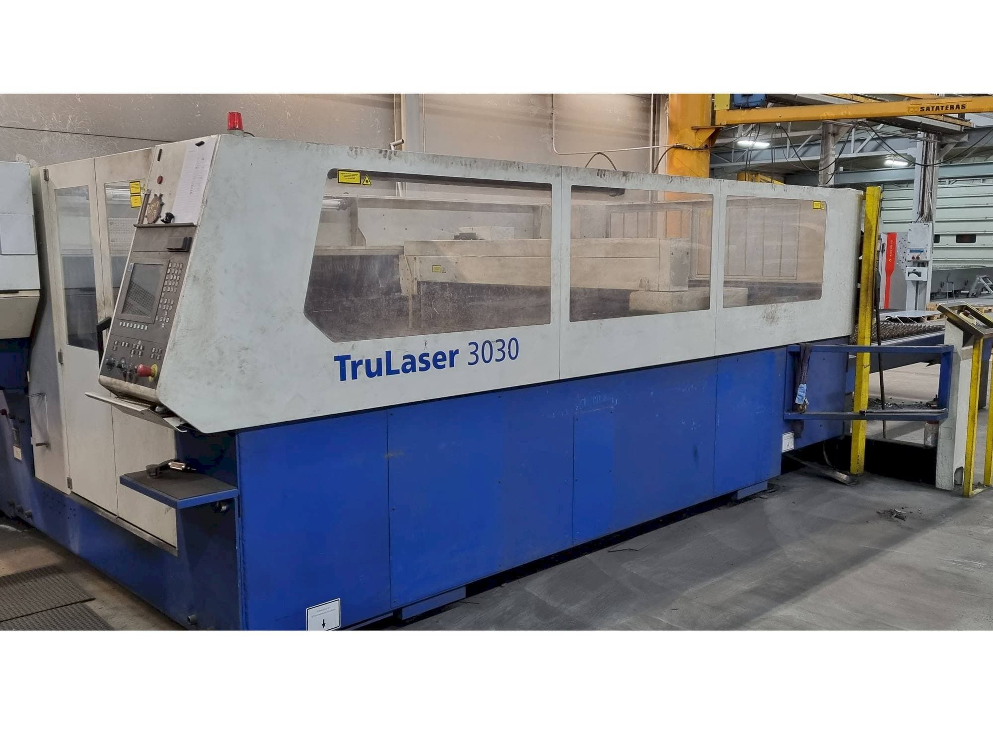 Prikaz  stroja Trumpf TruLaser 3030  sprijeda