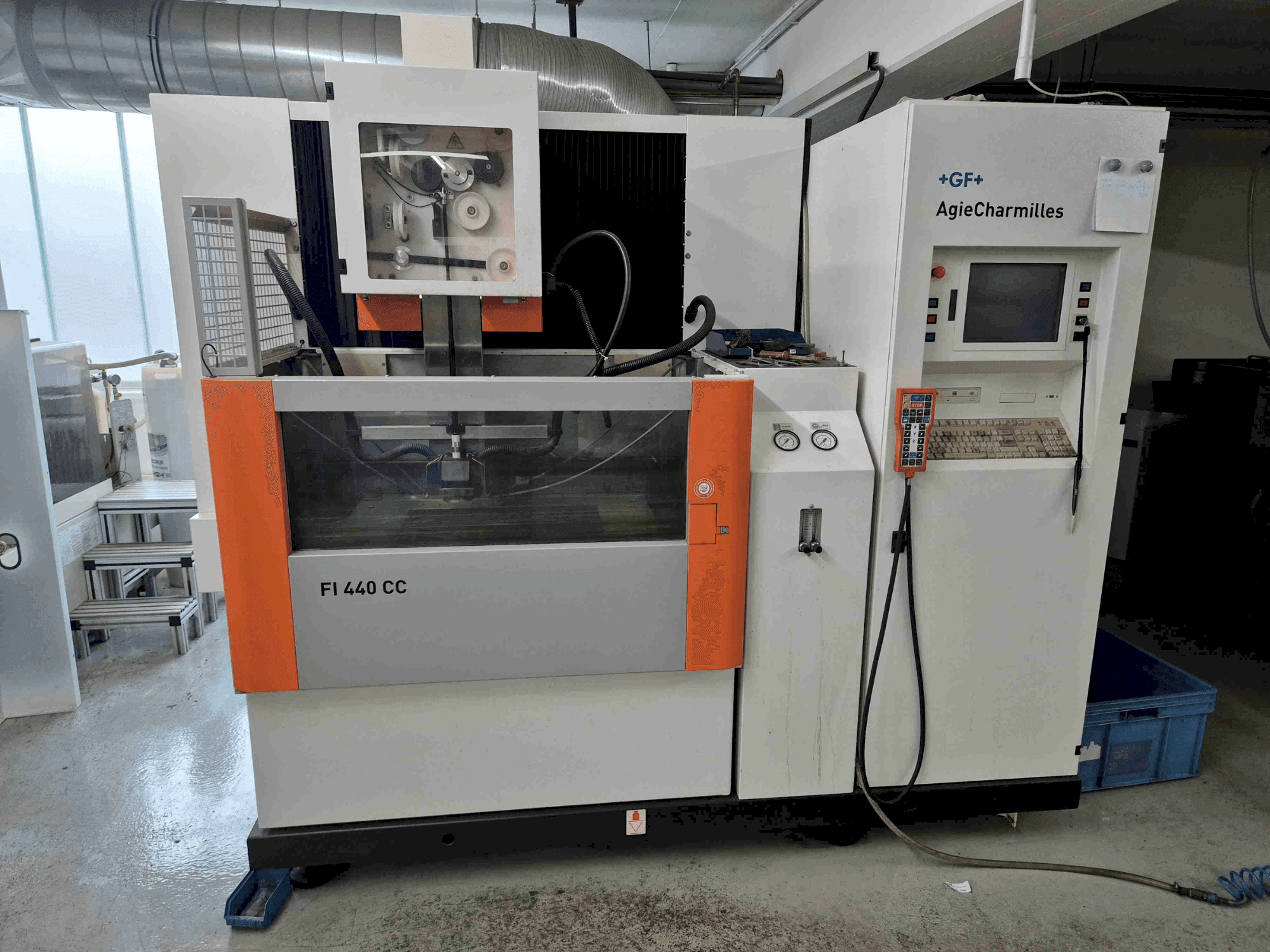 Prikaz  stroja CHARMILLES FI 440 CC  sprijeda