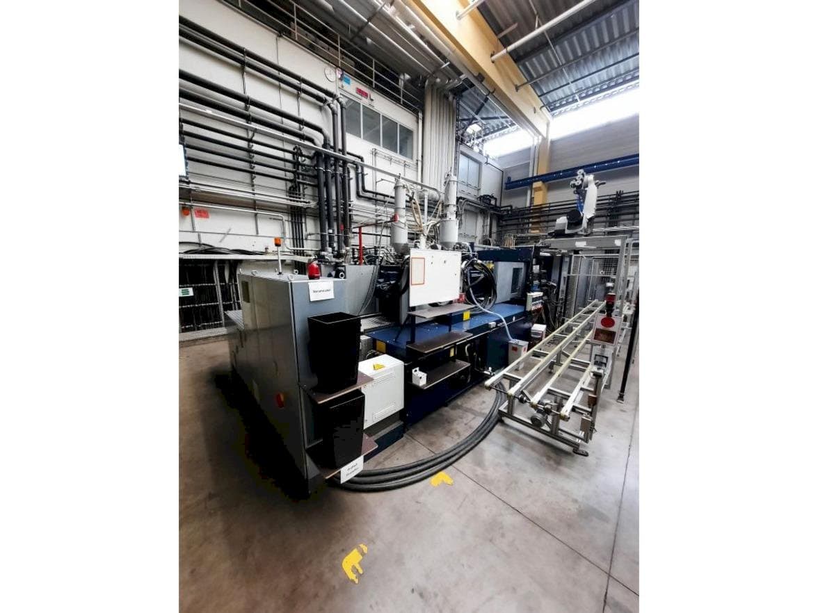 Prikaz  stroja Battenfeld HM13000/9200/7700  sprijeda