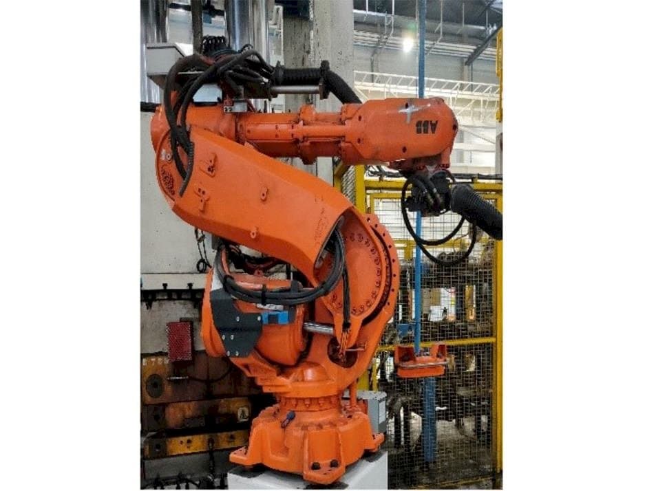 Prikaz  stroja ABB IRB 6640-185/2.8  sprijeda