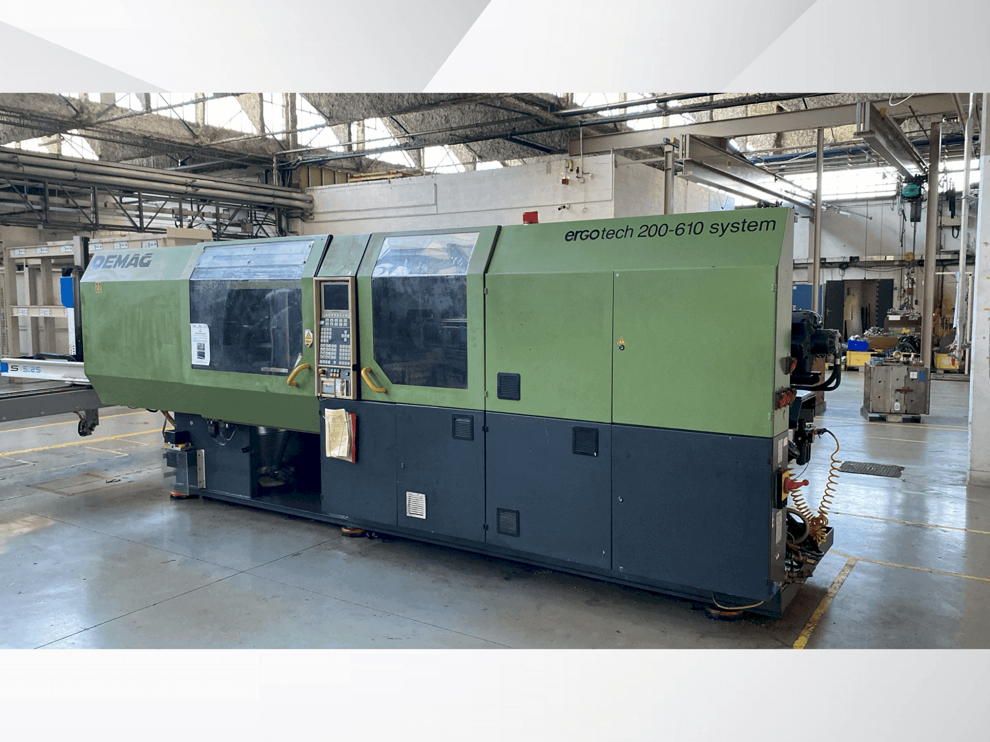 Prikaz  stroja DEMAG Ergotech Sytem 200-610  sprijeda