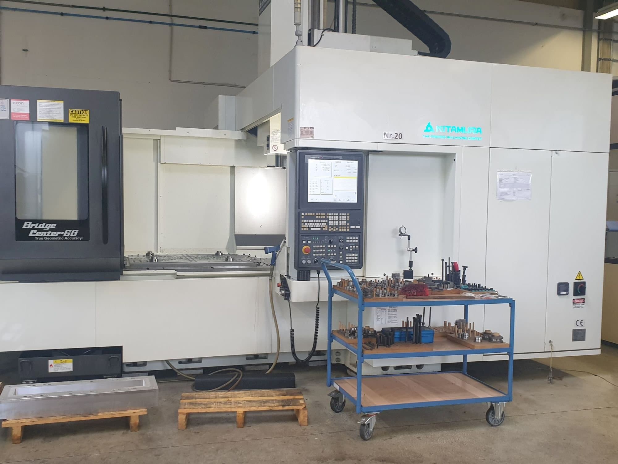 Prikaz  stroja Kitamura Bridge Center 6G  sprijeda