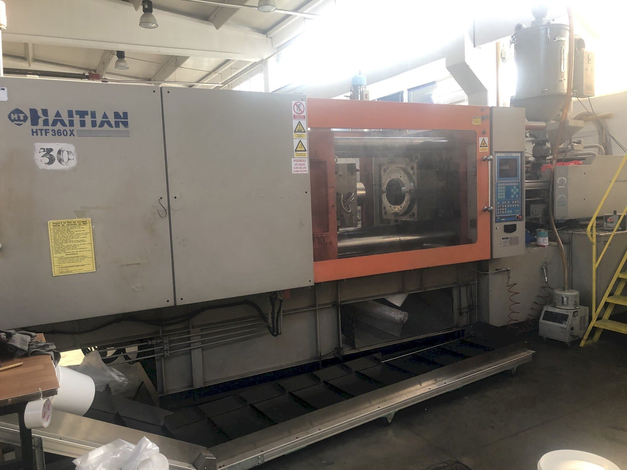 Prikaz  stroja HAITIAN HTF 360X  sprijeda