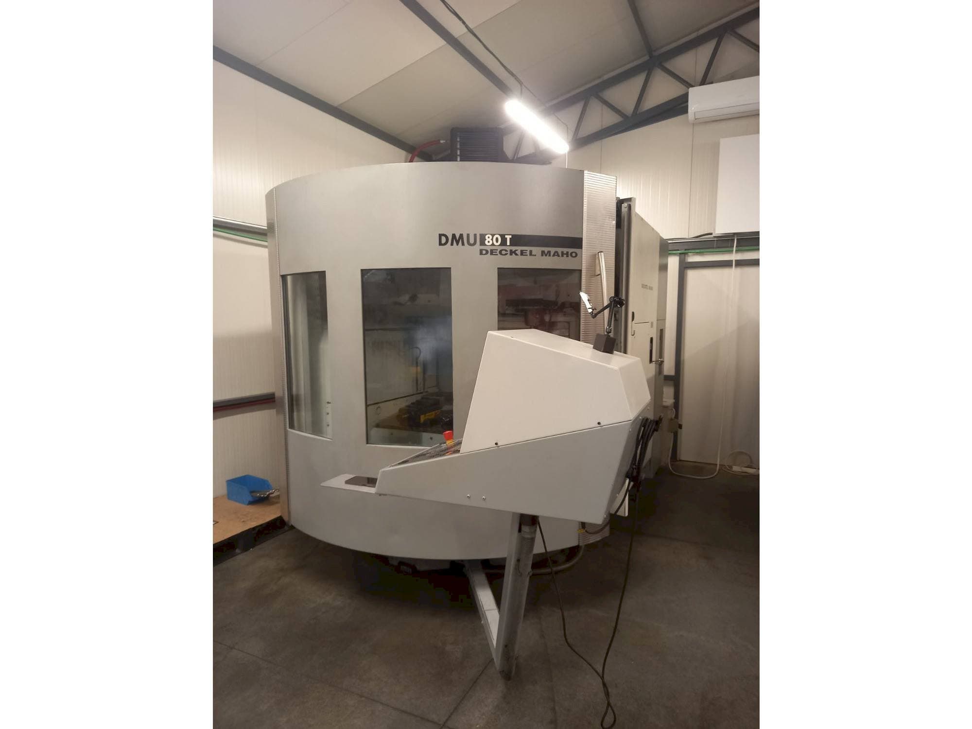 Prikaz  stroja DECKEL MAHO DMU 80T  sprijeda