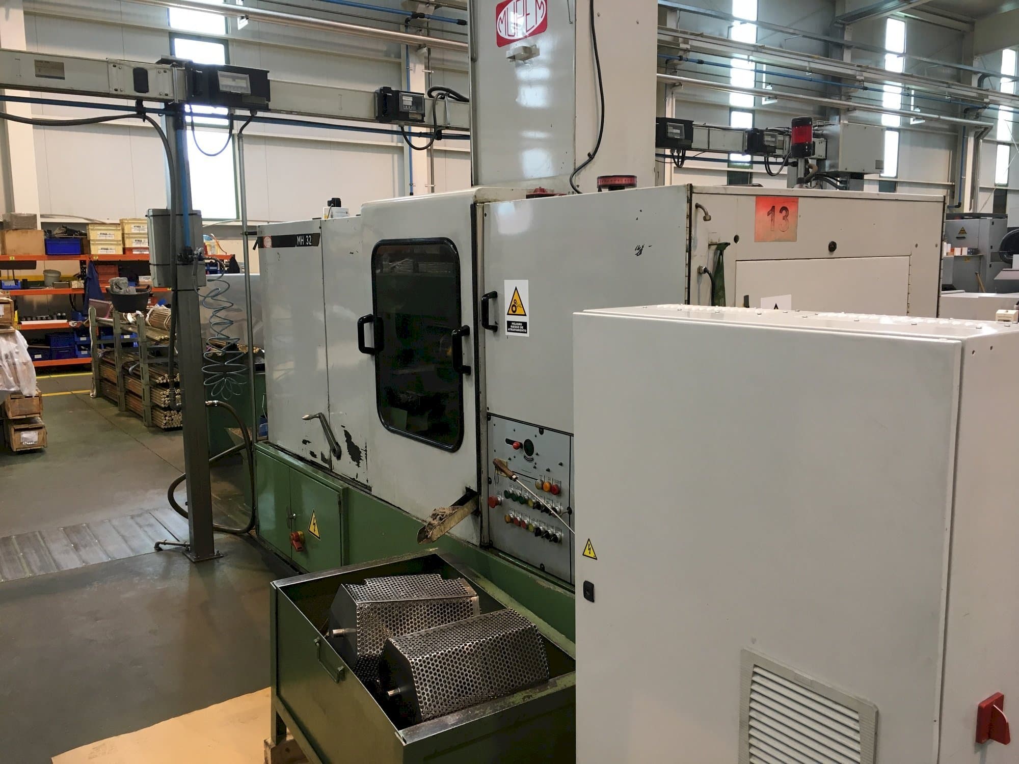 Prikaz  stroja Mupem MH 32  sprijeda