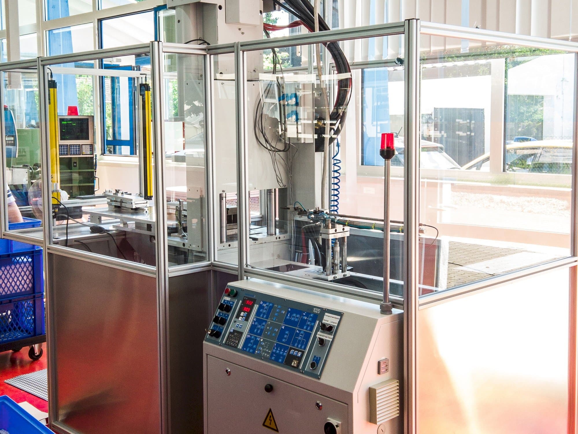 Prikaz  stroja Battenfeld PLUS 250V50  sprijeda