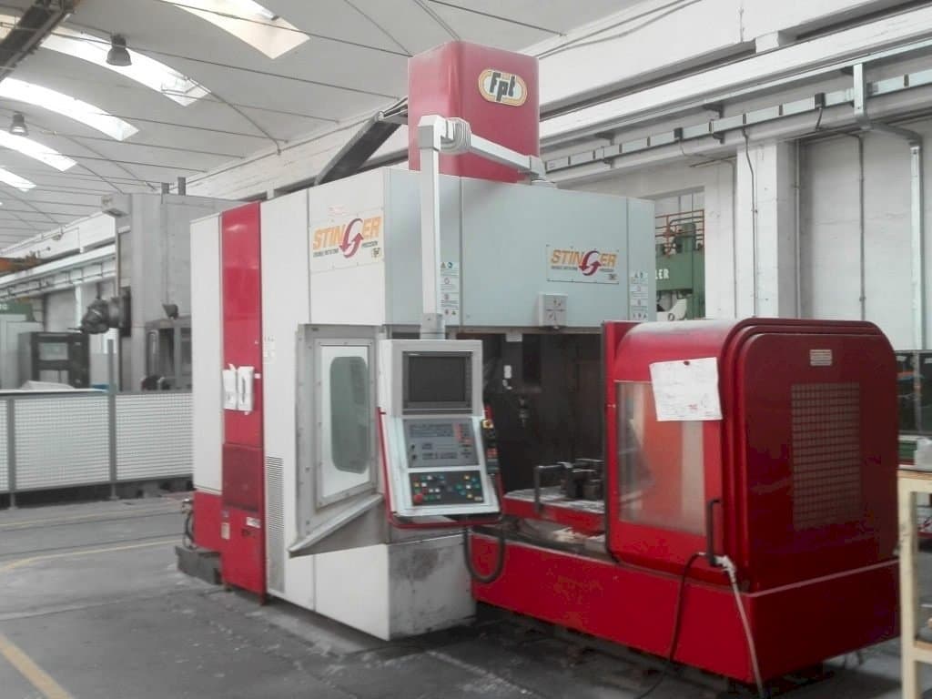 Prikaz  stroja FPT Stinger  sprijeda