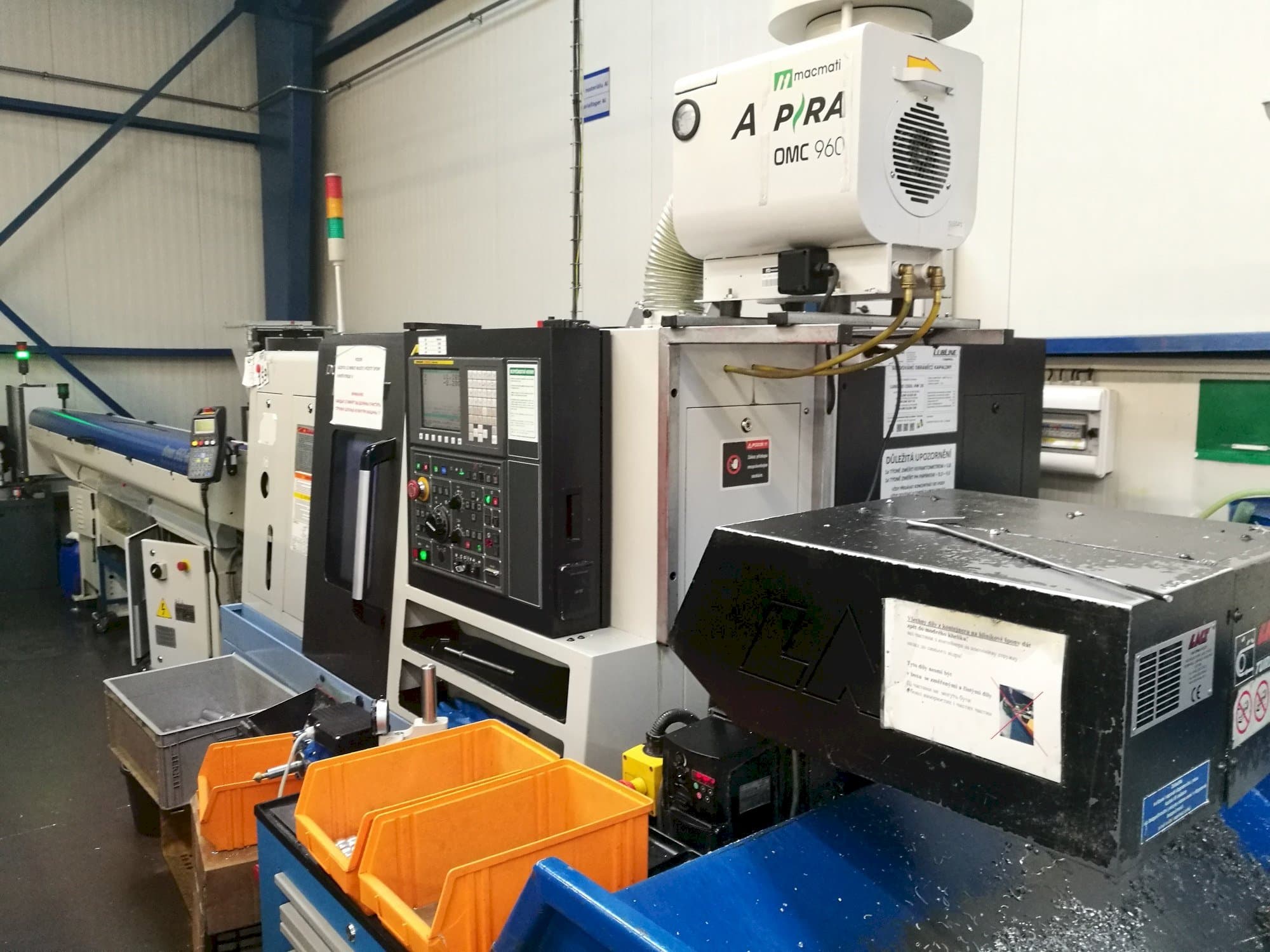 Prikaz  stroja Doosan Lynx 220GA  sprijeda