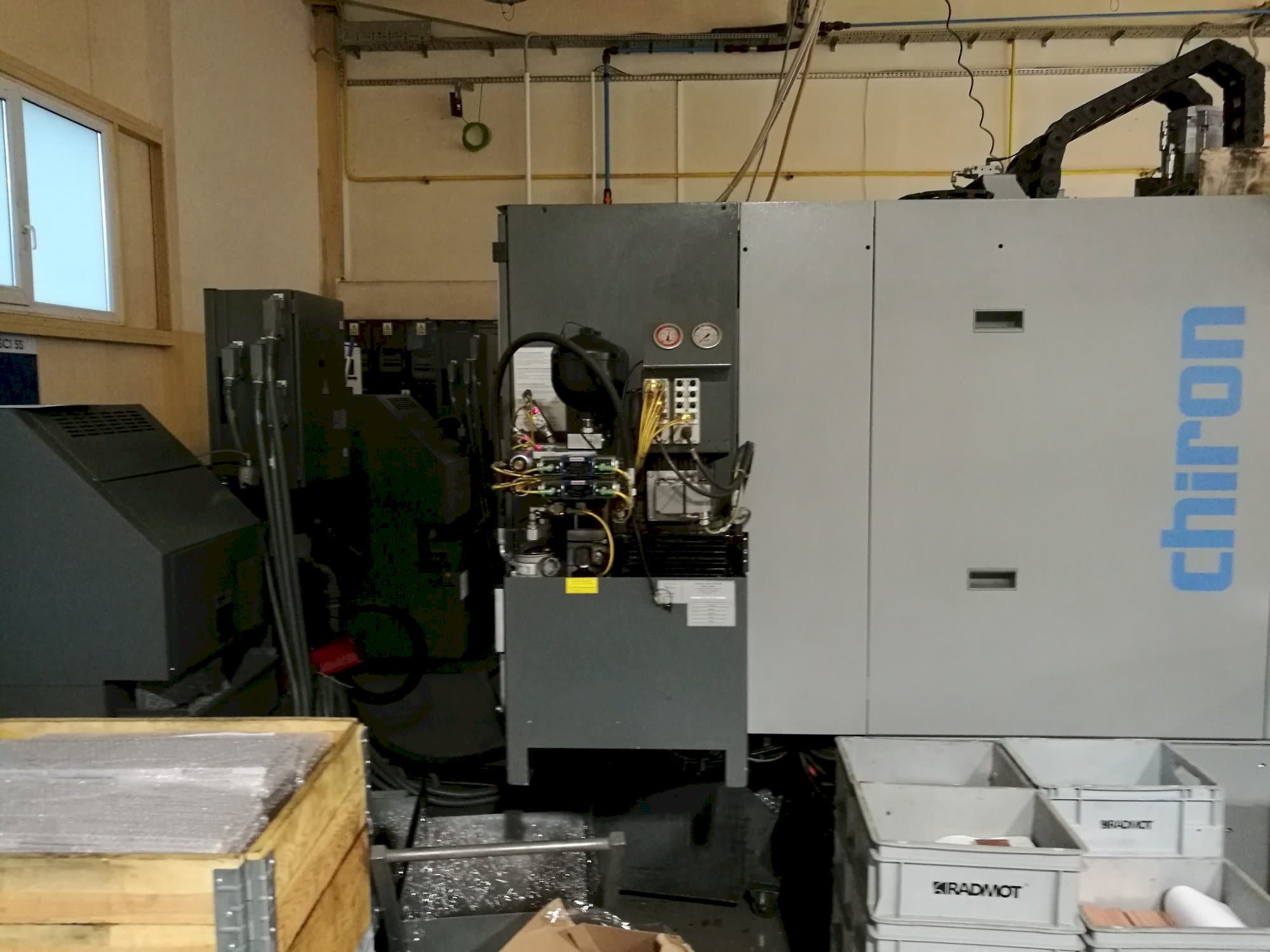 Prikaz  stroja CHIRON FZ 12 KS  sprijeda