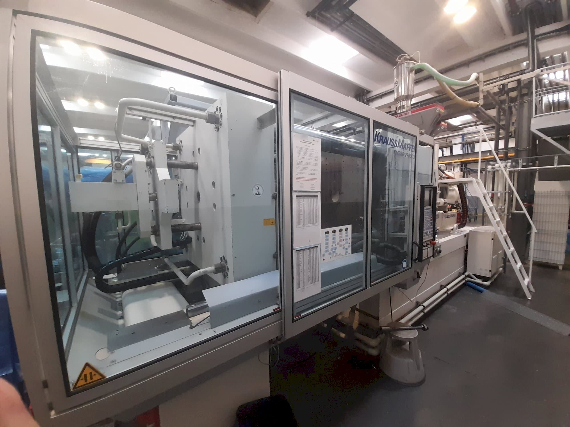 Prikaz lijeve strane  stroja Krauss Maffei 380-2700 C3