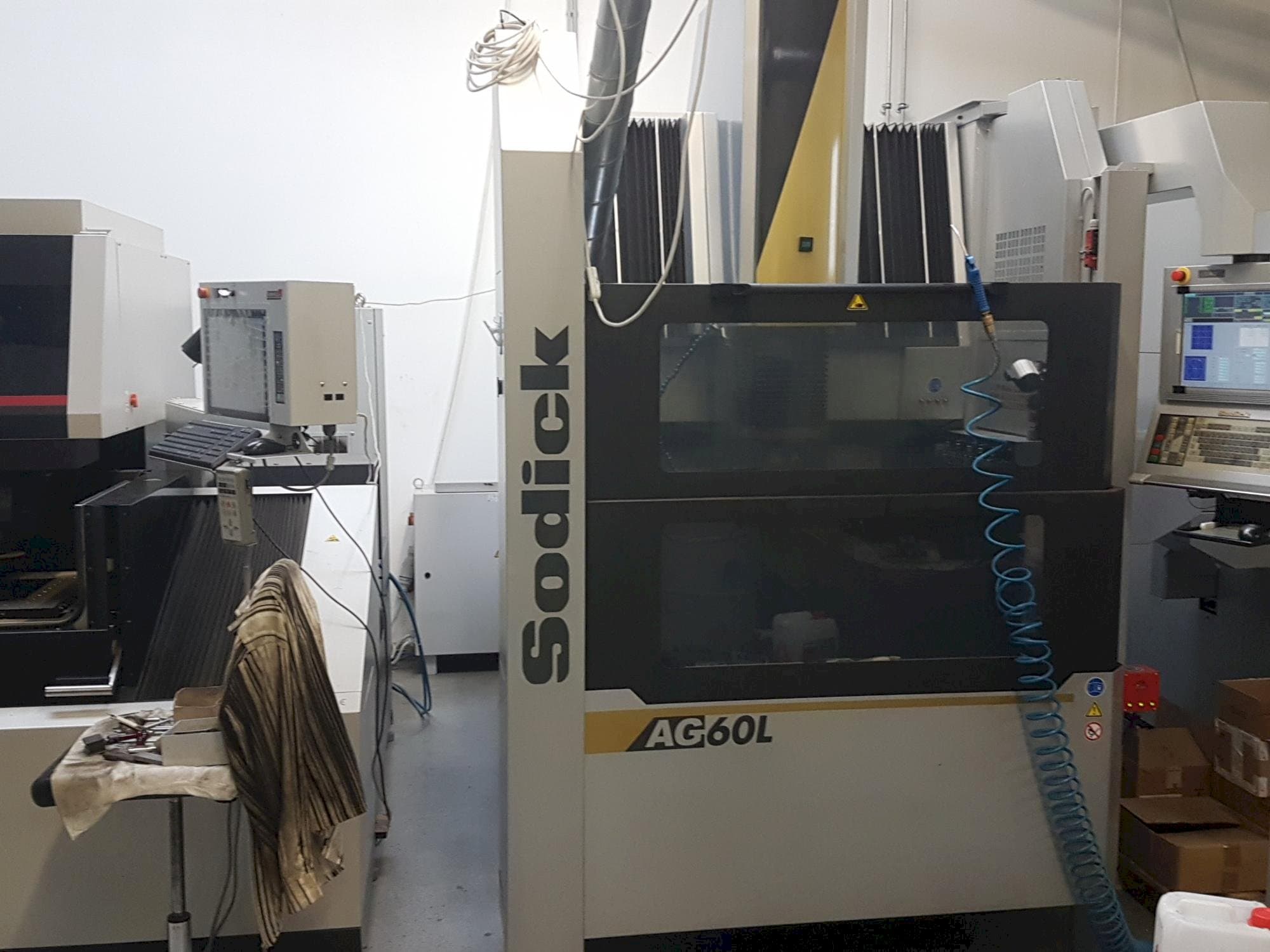 Prikaz  stroja Sodick AG60L  sprijeda