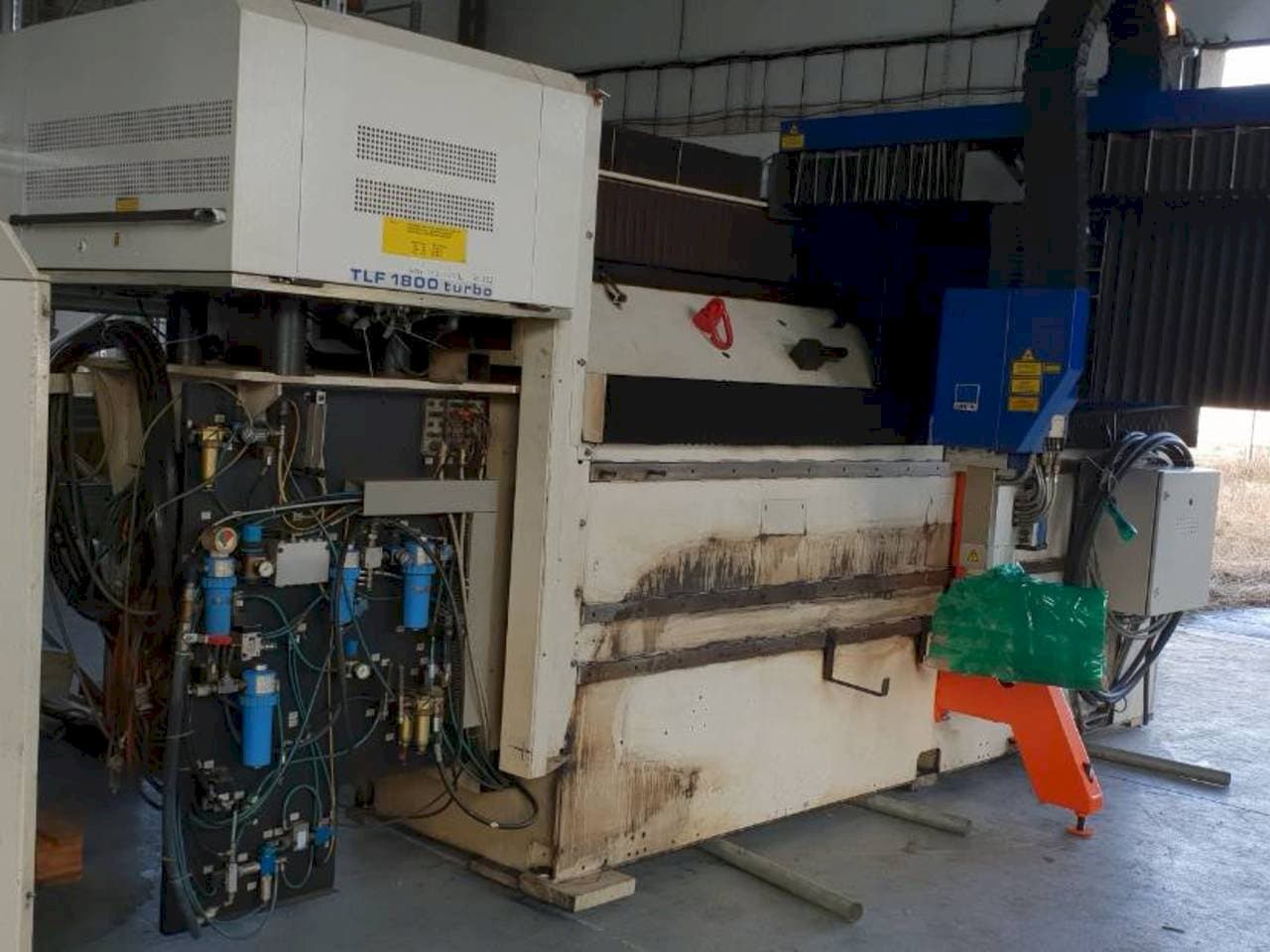 Prikaz  stroja Trumpf Lasercell TLC 1005  sprijeda