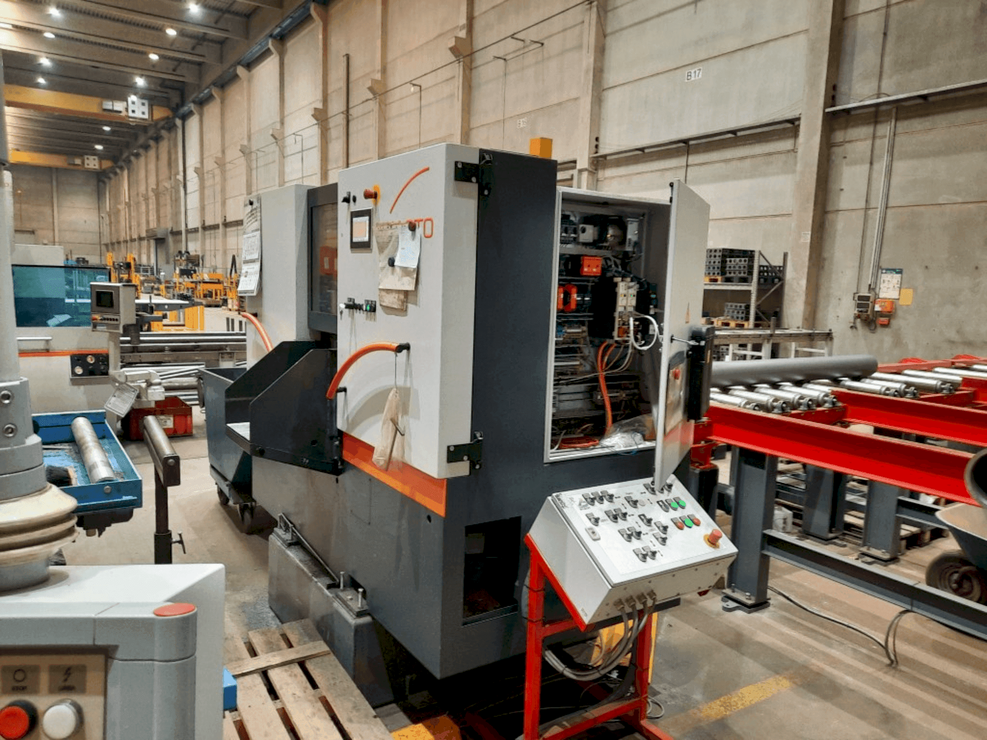 Prikaz  stroja KASTO WIN A3.3  sprijeda