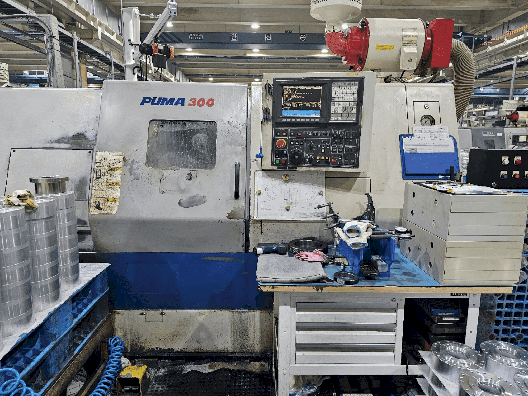 Prikaz  stroja DOOSAN PUMA 300 C  sprijeda