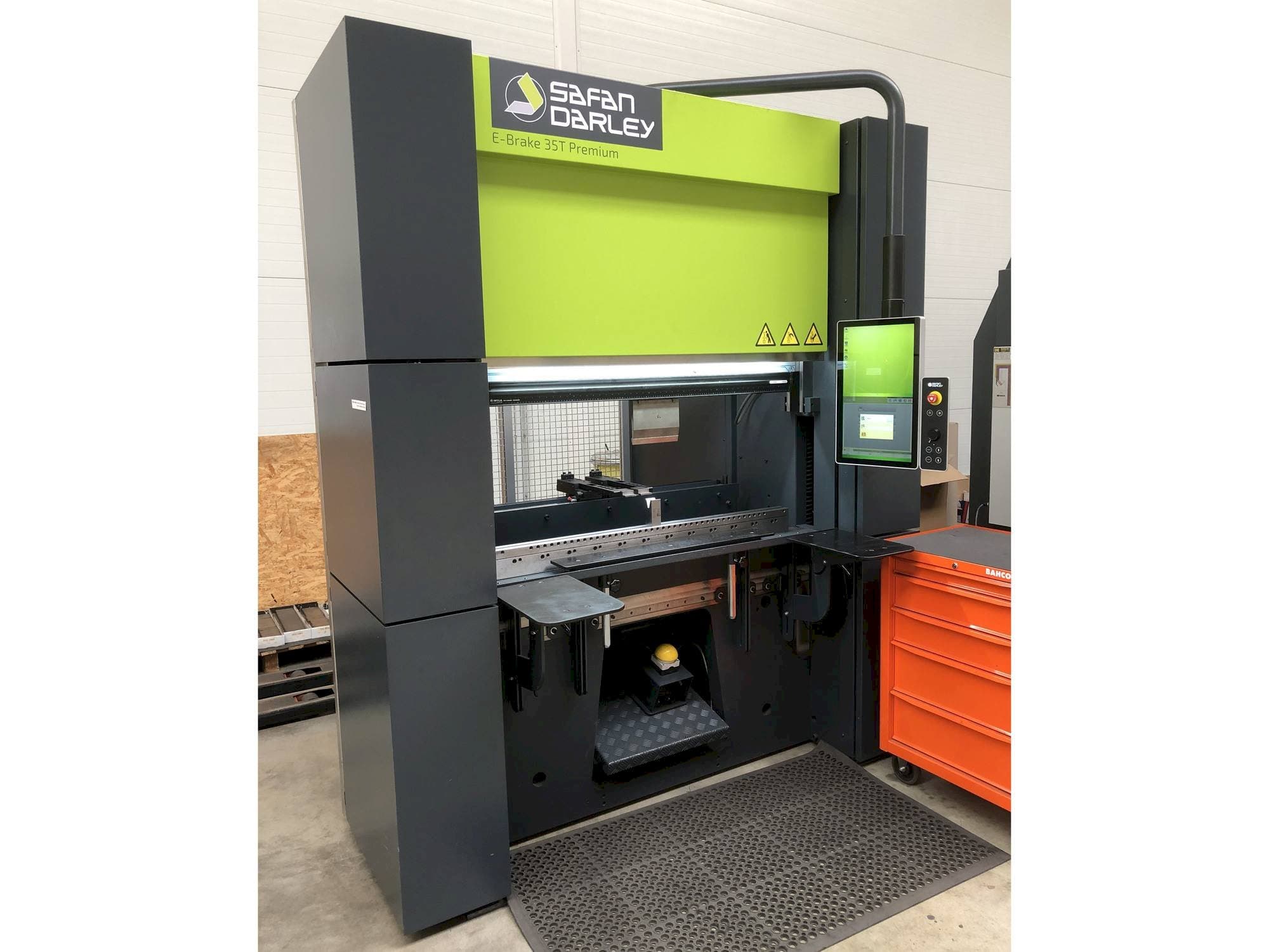 Prikaz  stroja Safan Darley E-Brake 35T Premium  sprijeda