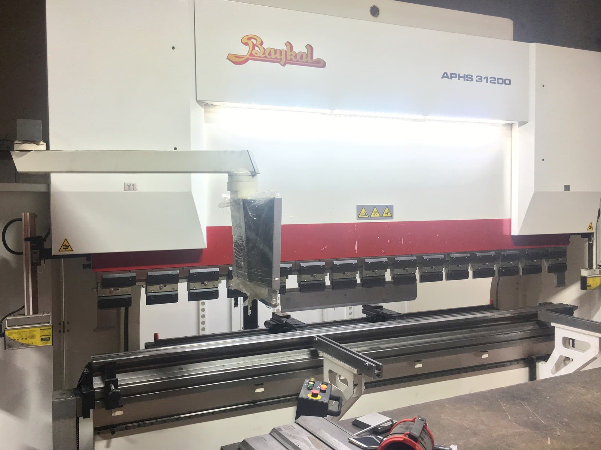 Prikaz  stroja Baykal APHS 31200  sprijeda