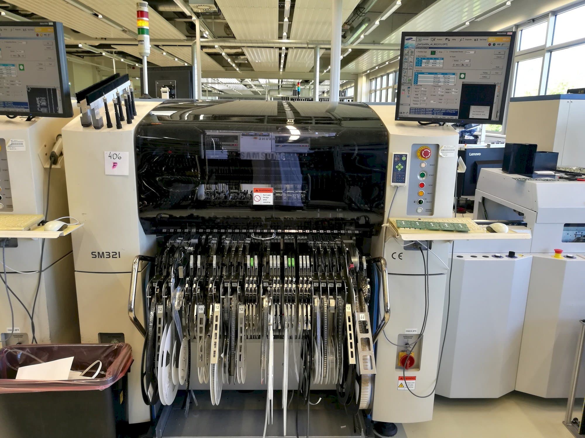 Prikaz  stroja Samsung SM 321  sprijeda