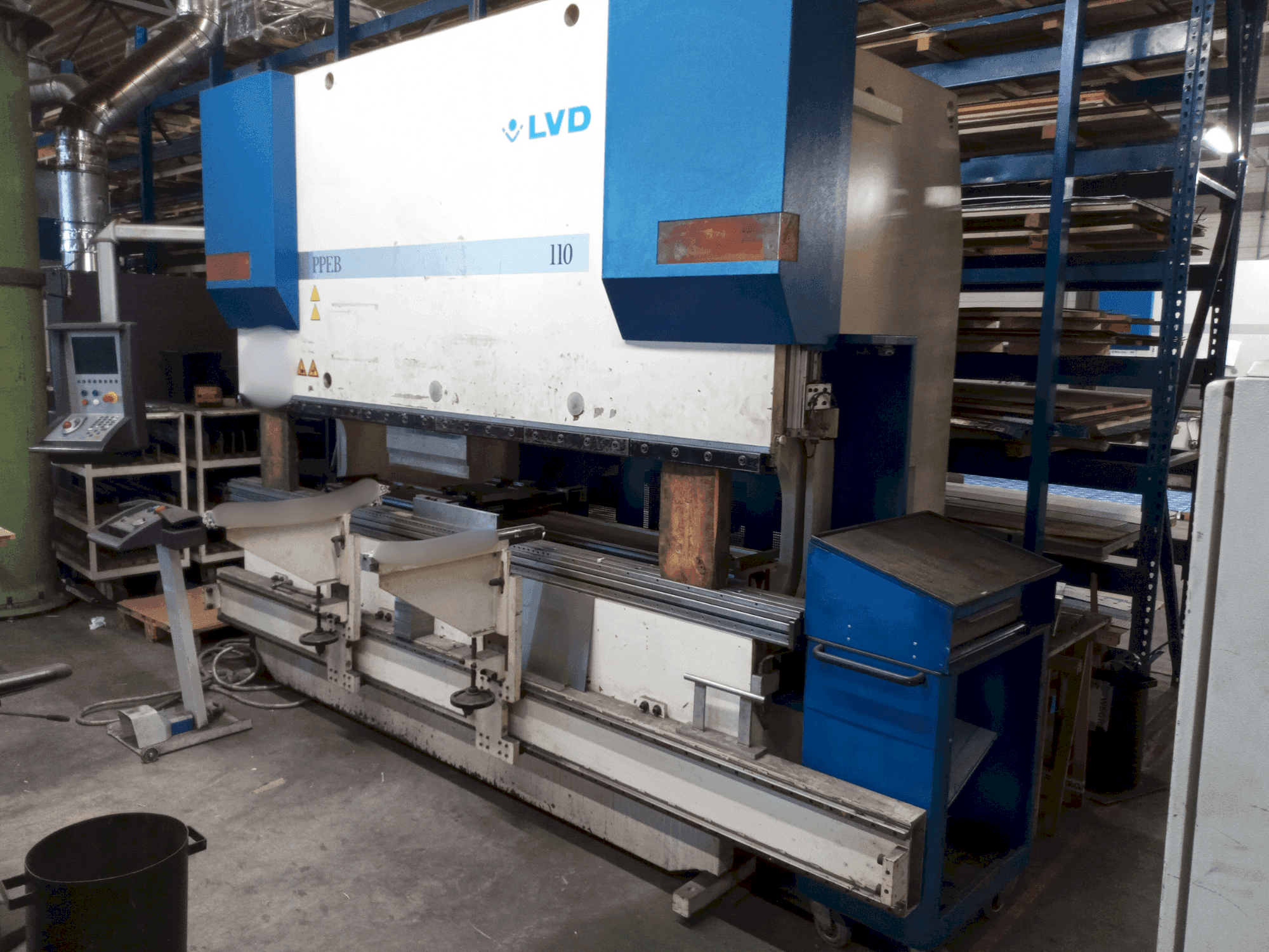 Prikaz  stroja LVD PPEB 110/30  sprijeda