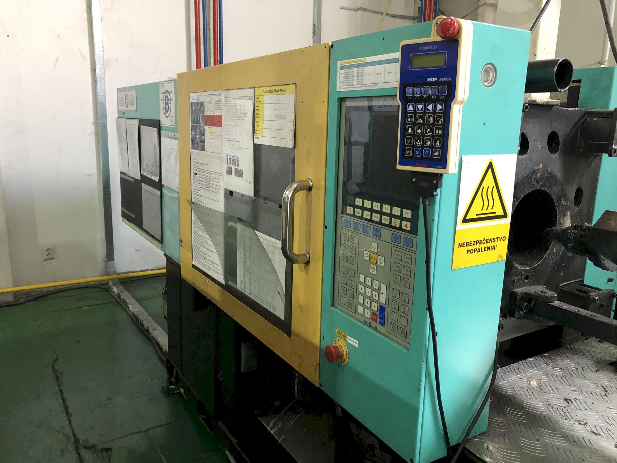 Prikaz  stroja Hyundai K-120V  sprijeda