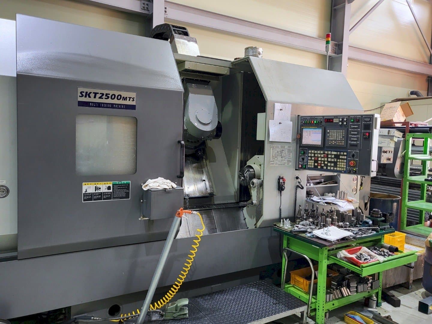 Prikaz  stroja Hyundai Wia SKT2500MTS  sprijeda