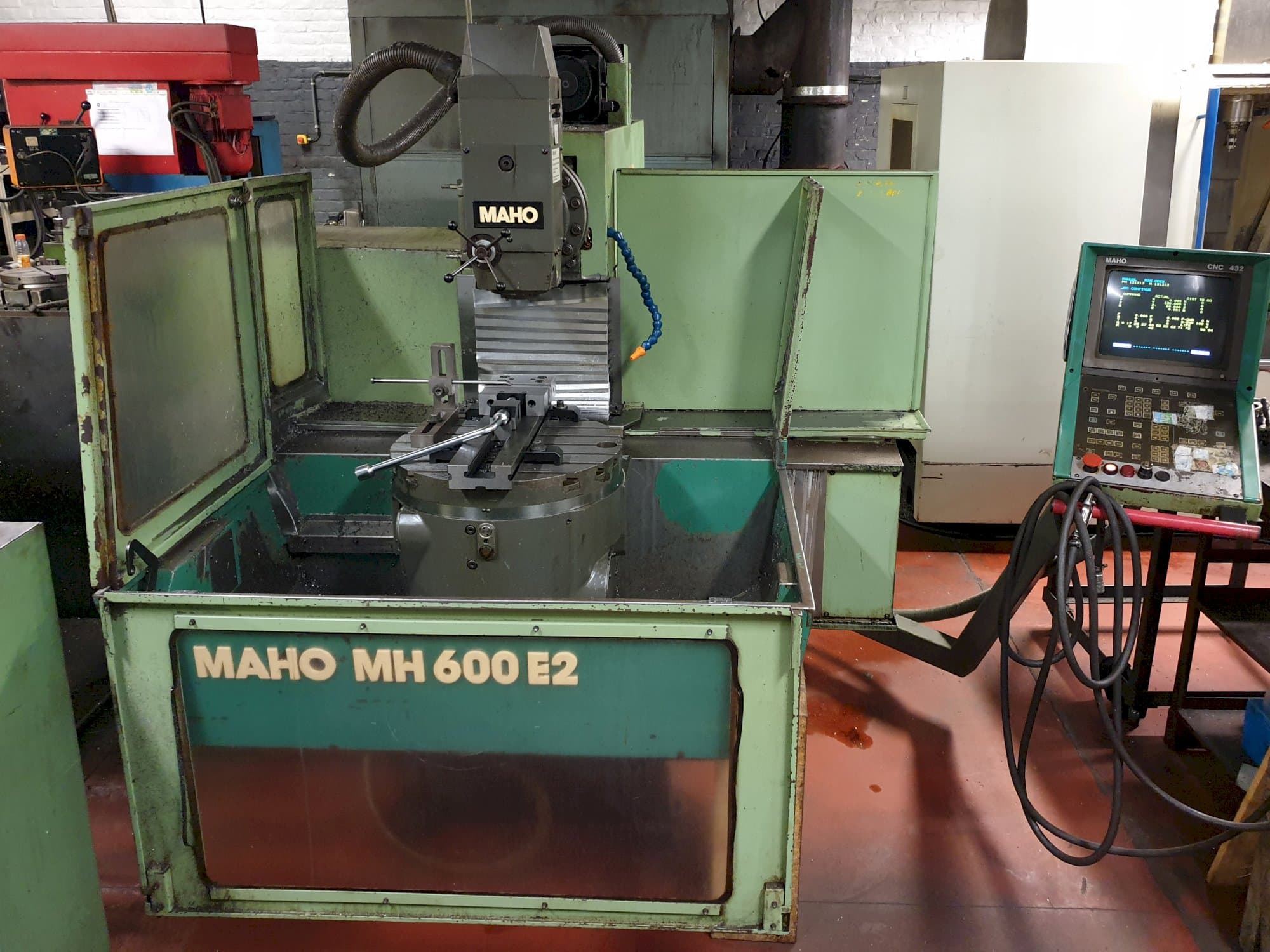 Prikaz  stroja Maho MH 600 E2 sprijeda