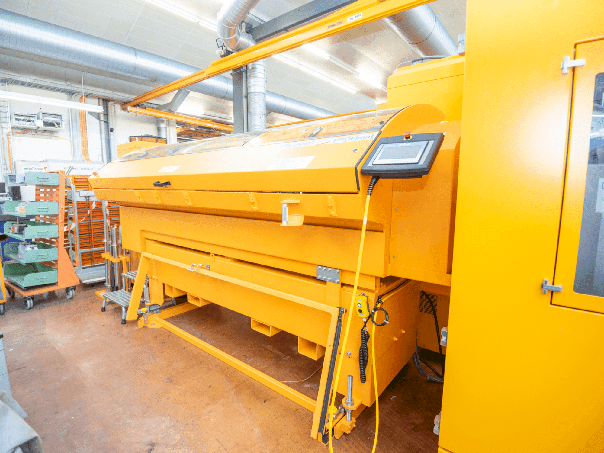 Prikaz  stroja Index G220  sprijeda