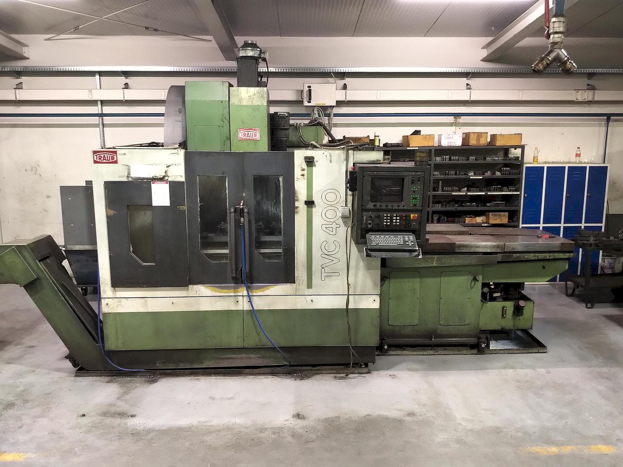 Prikaz  stroja TRAUB TVC 400 P  sprijeda