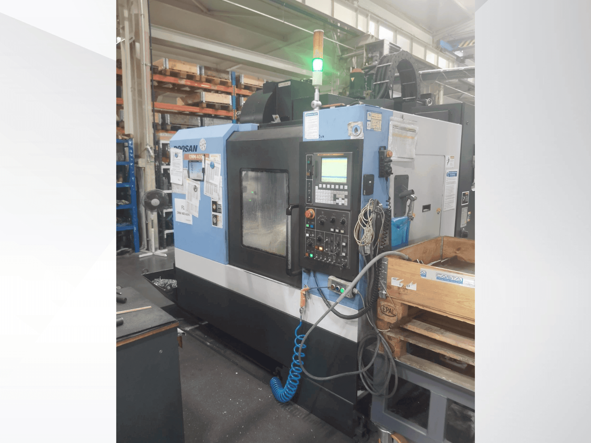 Prikaz  stroja DOOSAN DNM 400A  sprijeda