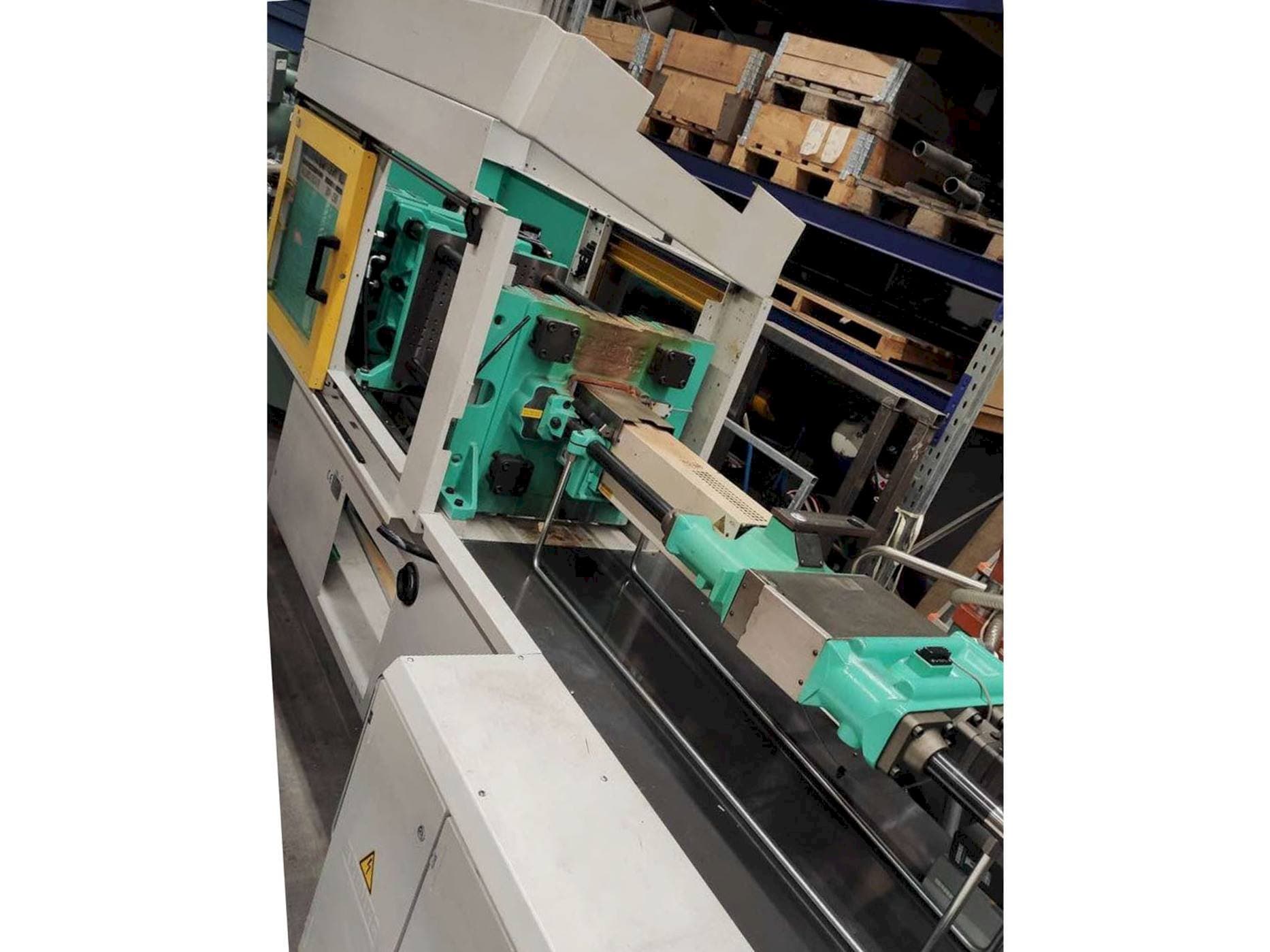 Prikaz  stroja Arburg 370C-800-250  sprijeda