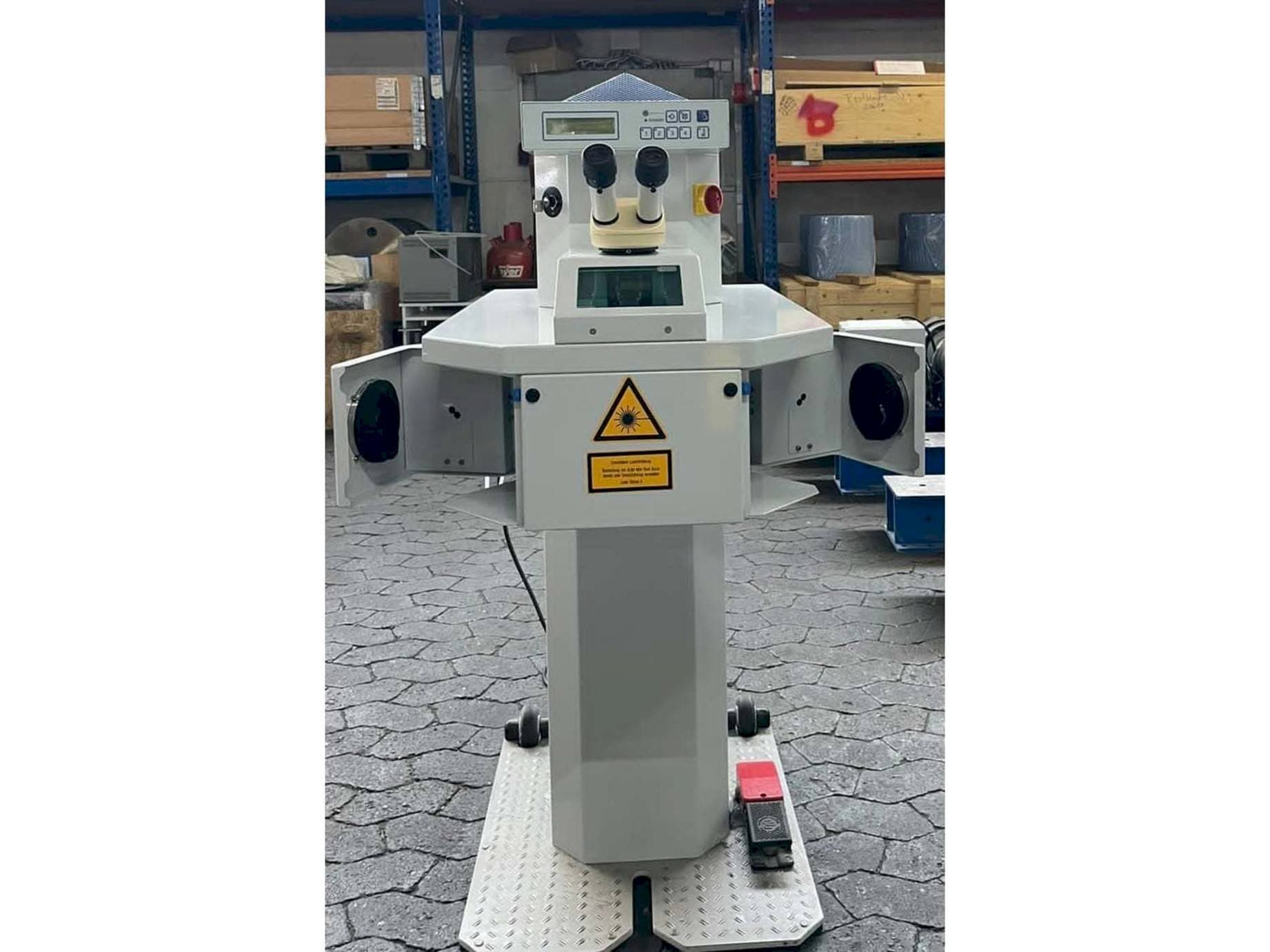 Prikaz  stroja ALPHA LASER ALO 30  sprijeda