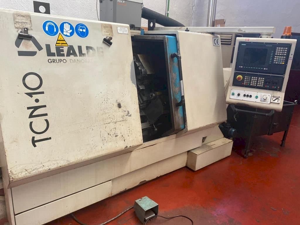 Prikaz  stroja Lealde TCN-10  sprijeda