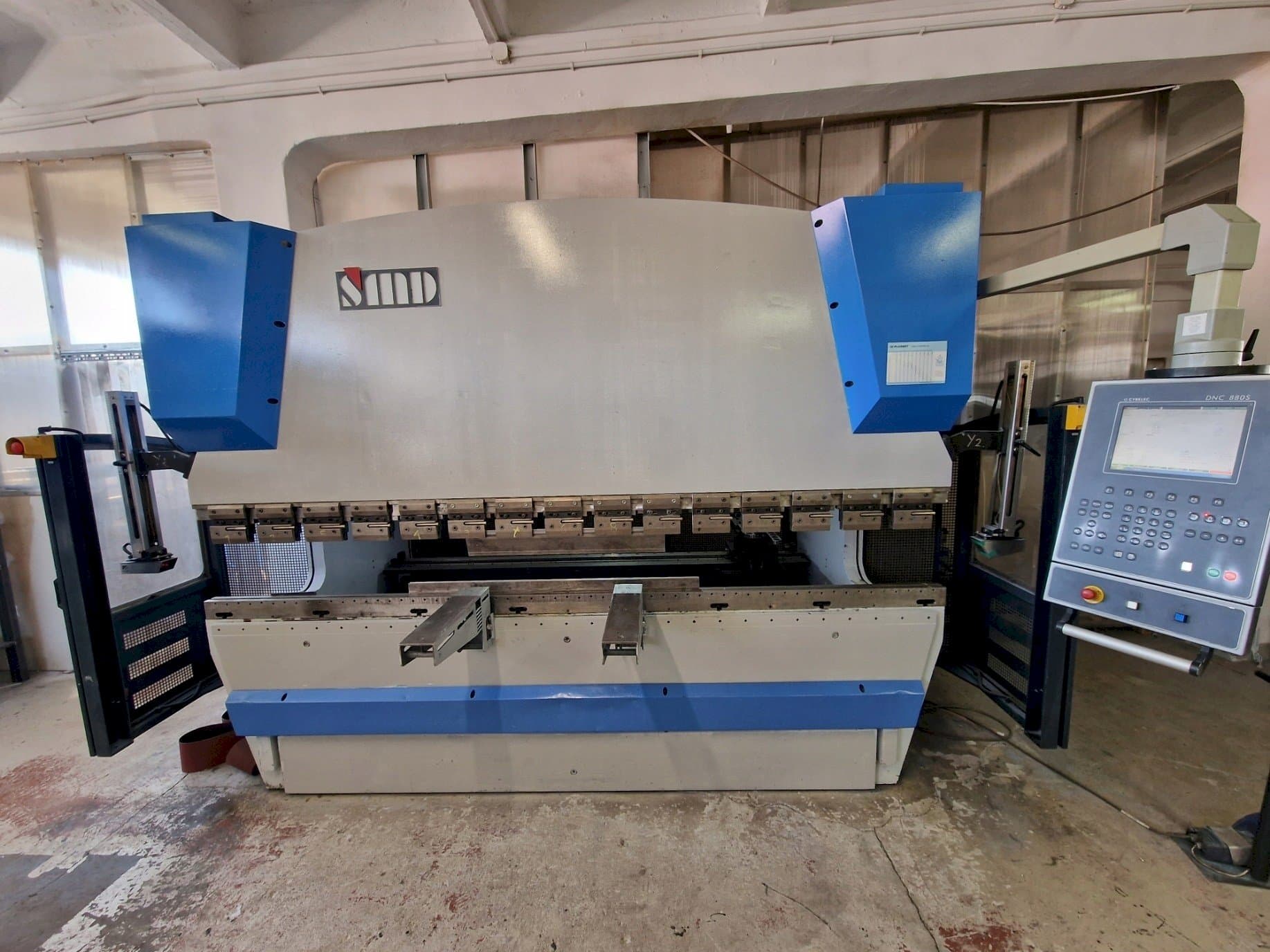 Prikaz  stroja SMD PBH 3100  sprijeda