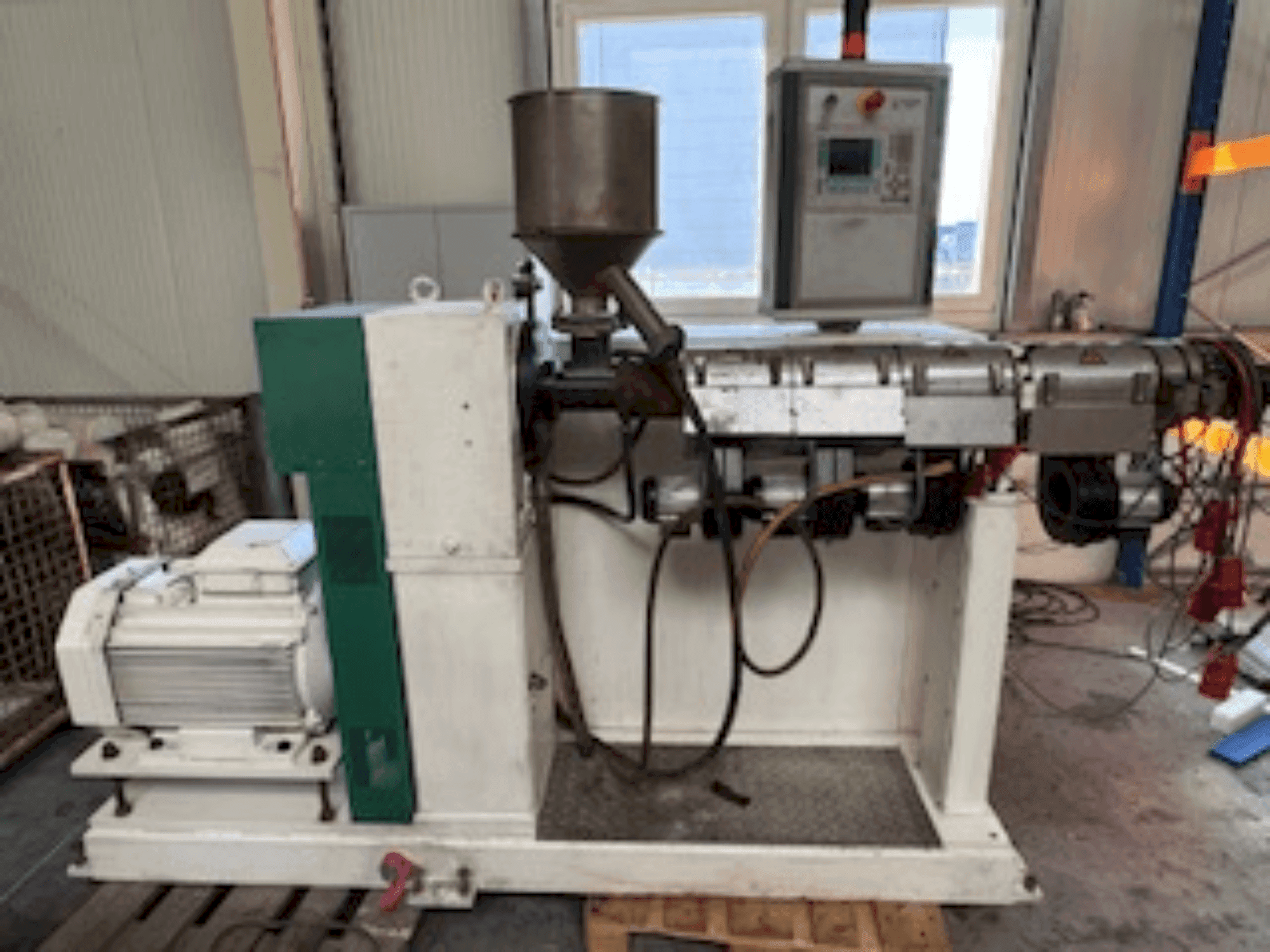 Prikaz  stroja KUHNE KS45-24D  sprijeda