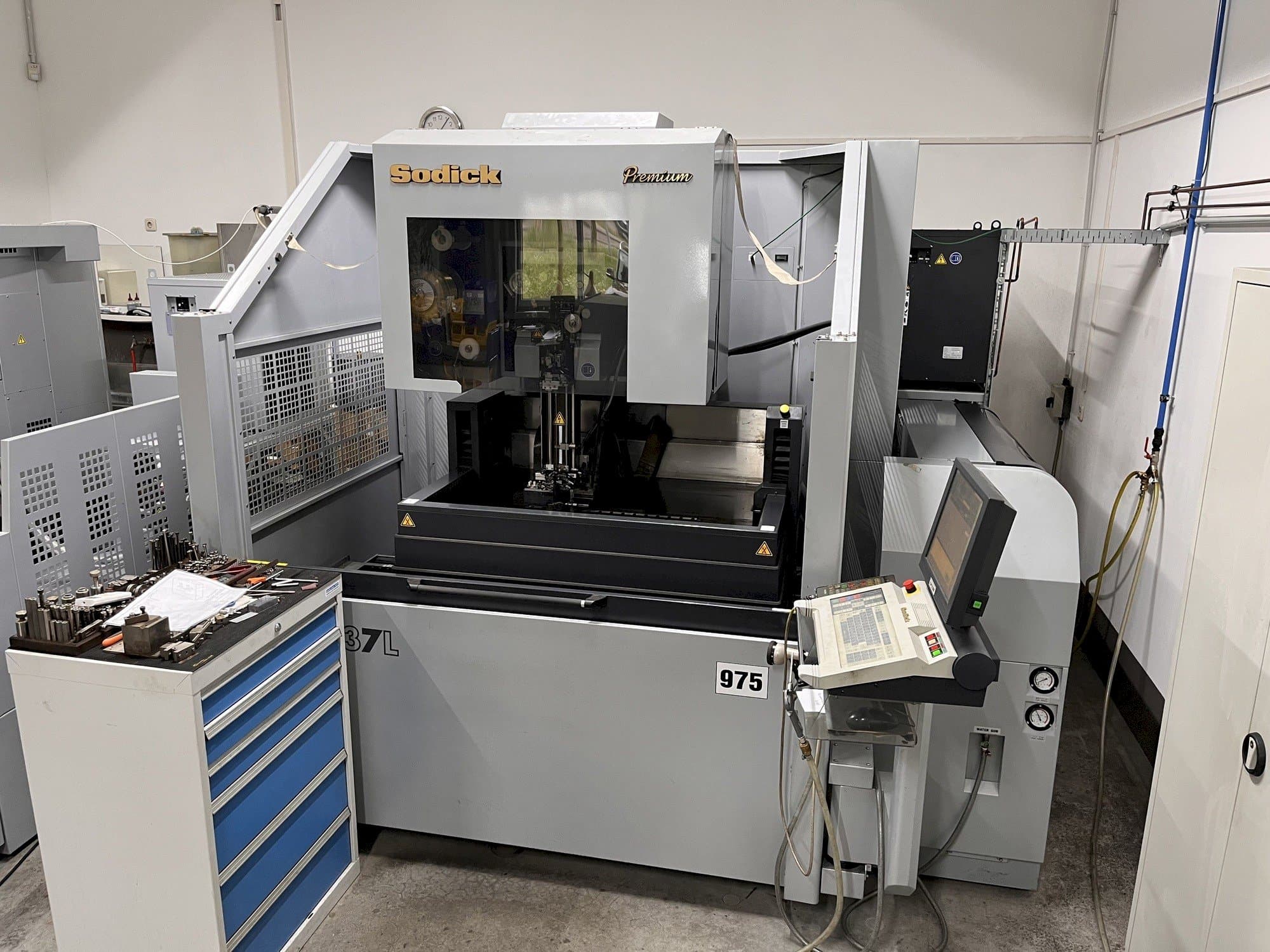 Prikaz  stroja Sodick AQ537L  sprijeda