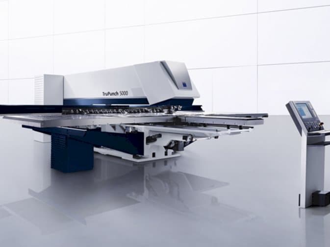 Prikaz  stroja Trumpf TC 5000  sprijeda