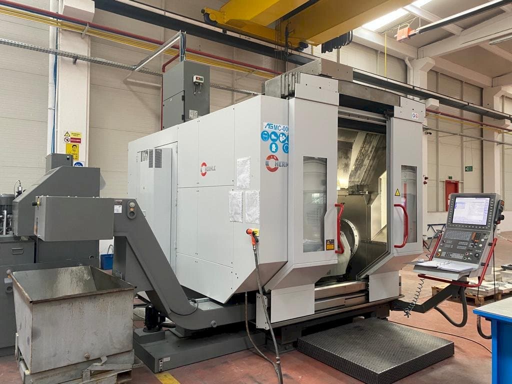 Prikaz  stroja HERMLE C42u-mt  sprijeda