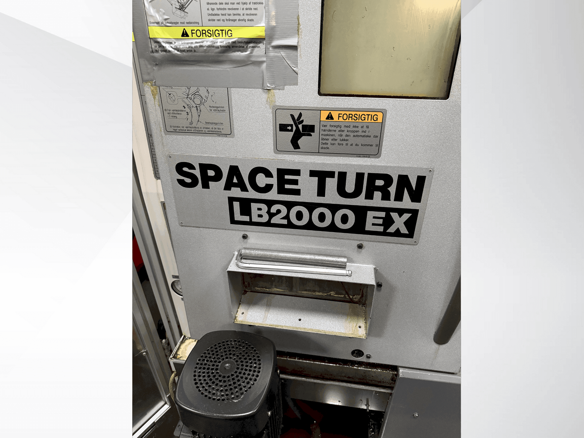 Prikaz  stroja Okuma Space Turn LB2000 EX  sprijeda