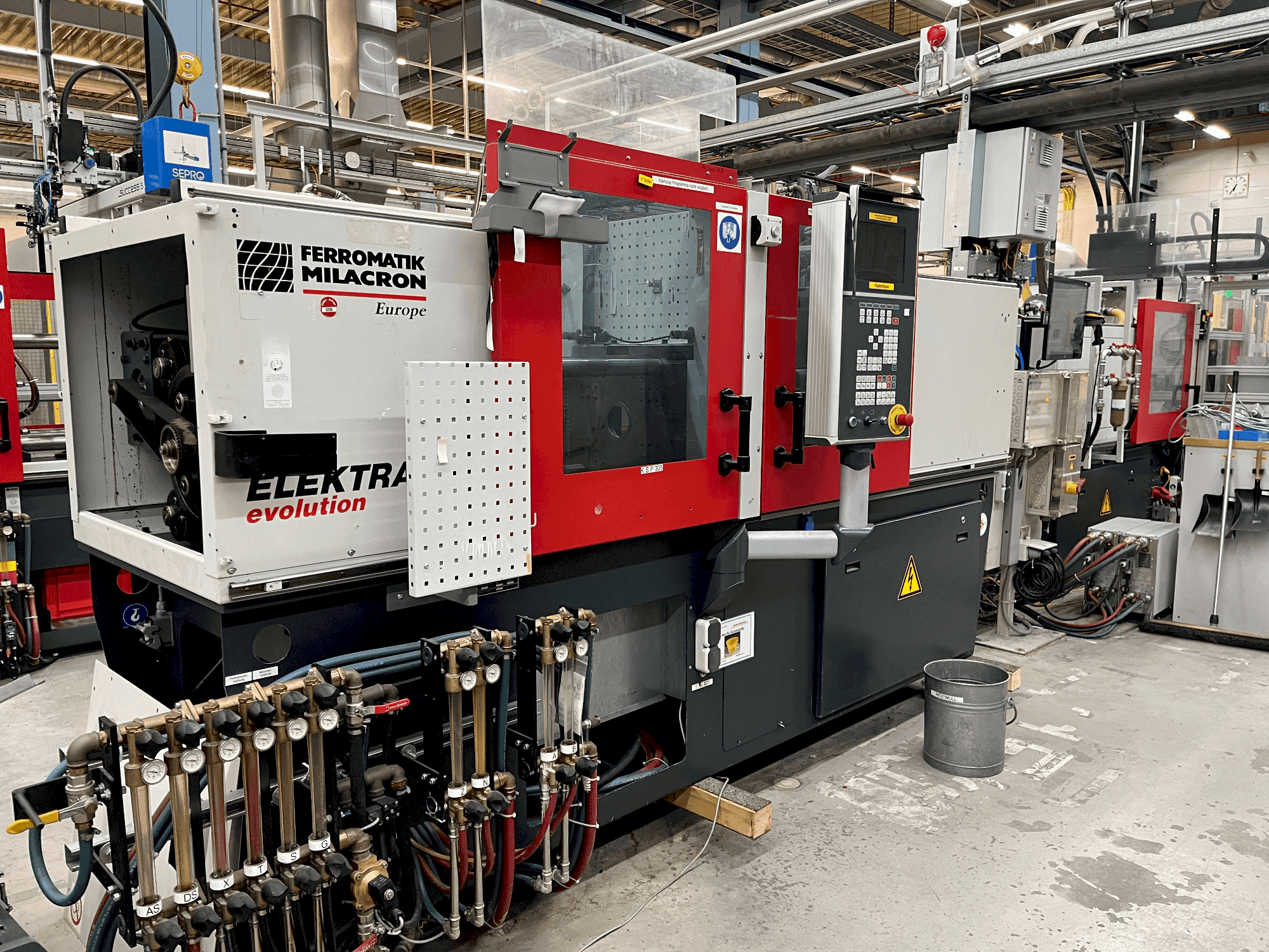 Prikaz  stroja FERROMATIK EE 30  sprijeda