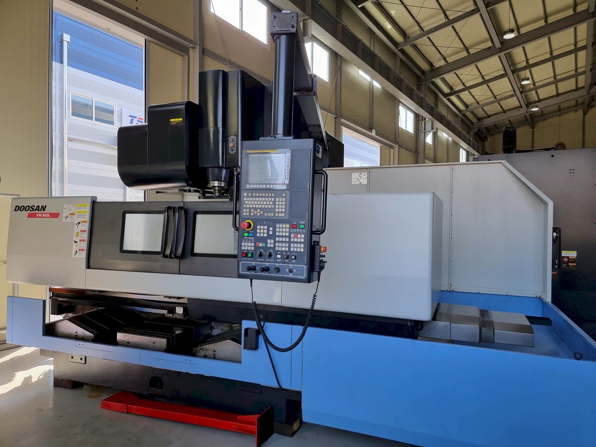 Prikaz  stroja Doosan VM 960L  sprijeda